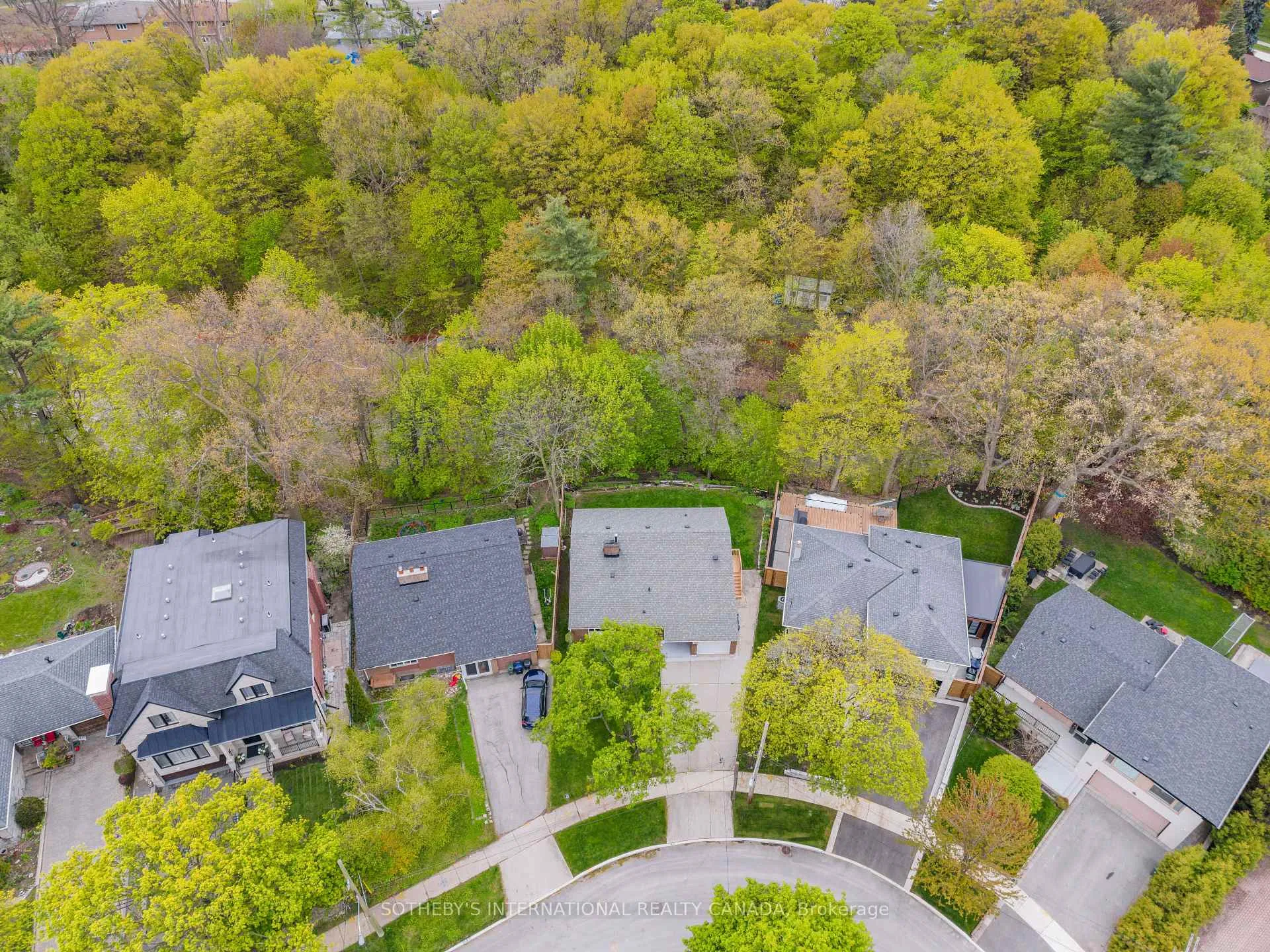 Photo 1 of 15 Saxony Crescent, Etobicoke, Humber Heights — HOMEH