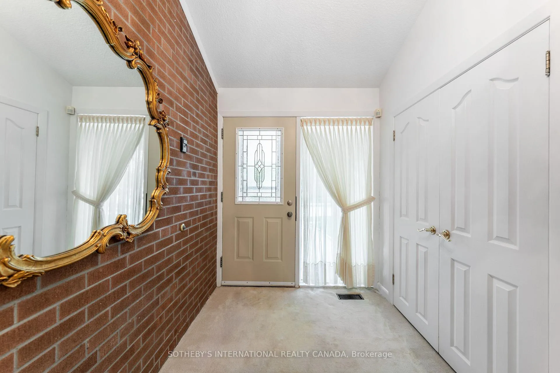 Photo 5 of 15 Saxony Crescent, Etobicoke, Humber Heights — HOMEH