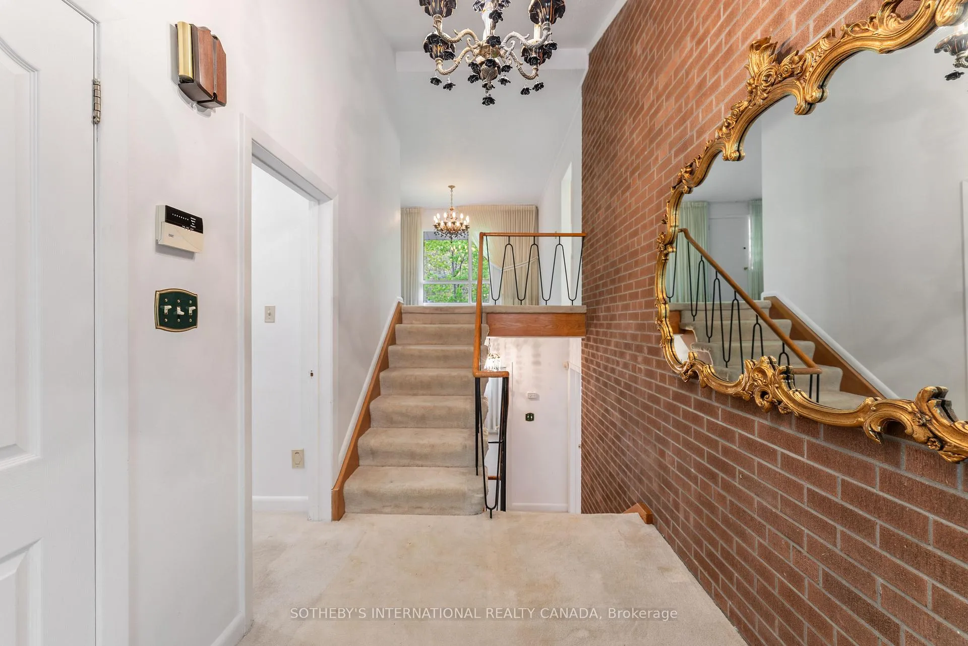Photo 6 of 15 Saxony Crescent, Etobicoke, Humber Heights — HOMEH