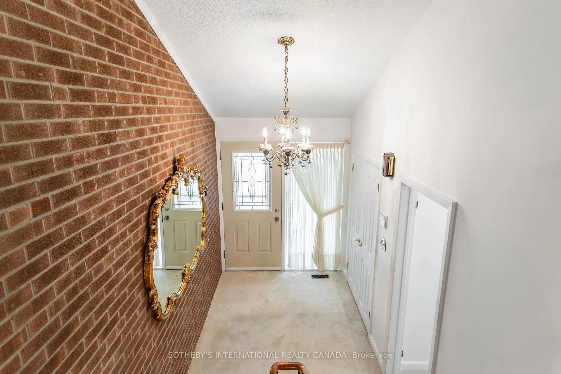 Photo 7 of 15 Saxony Crescent, Etobicoke, Humber Heights — HOMEH
