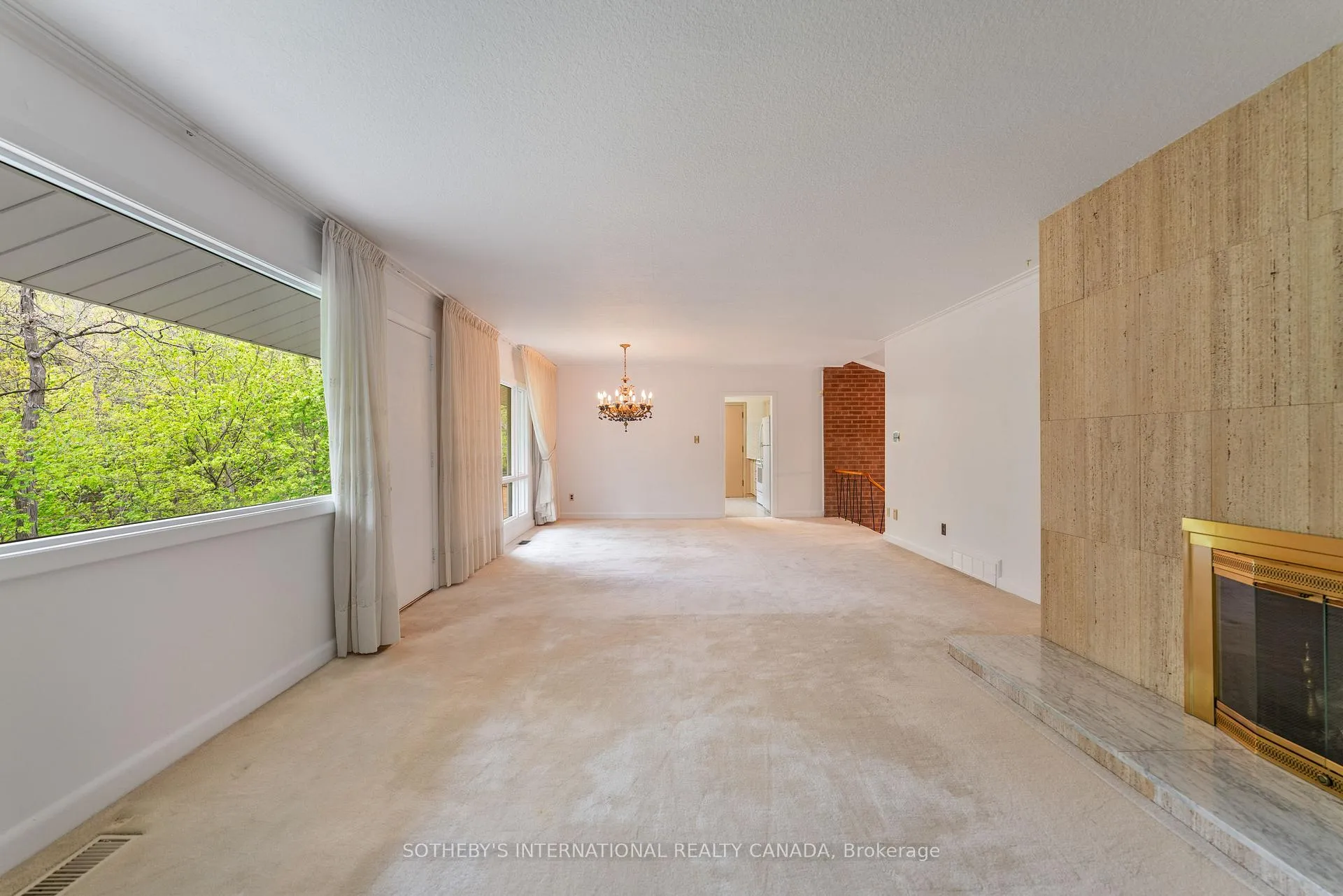 Photo 10 of 15 Saxony Crescent, Etobicoke, Humber Heights — HOMEH