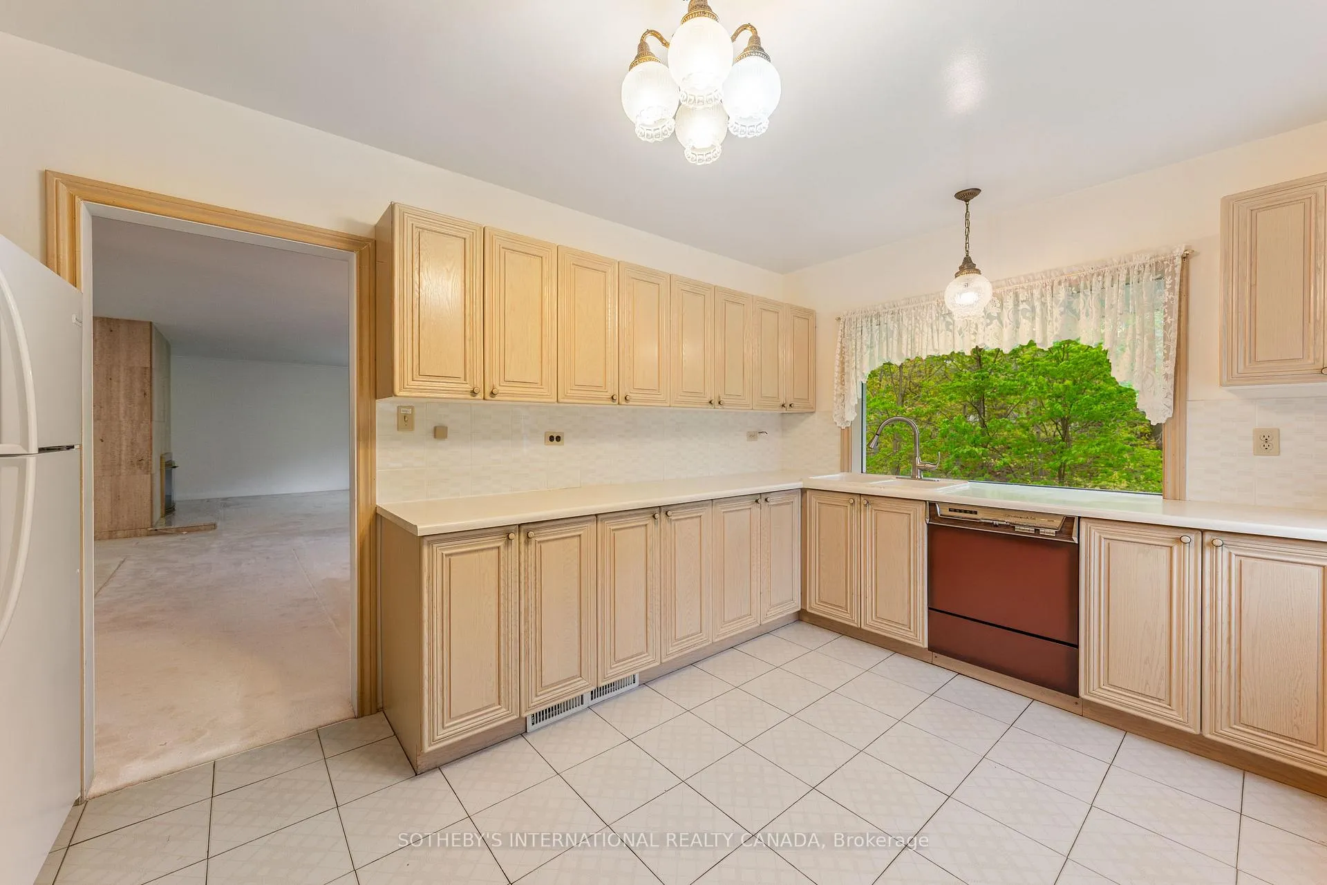 Photo 14 of 15 Saxony Crescent, Etobicoke, Humber Heights — HOMEH