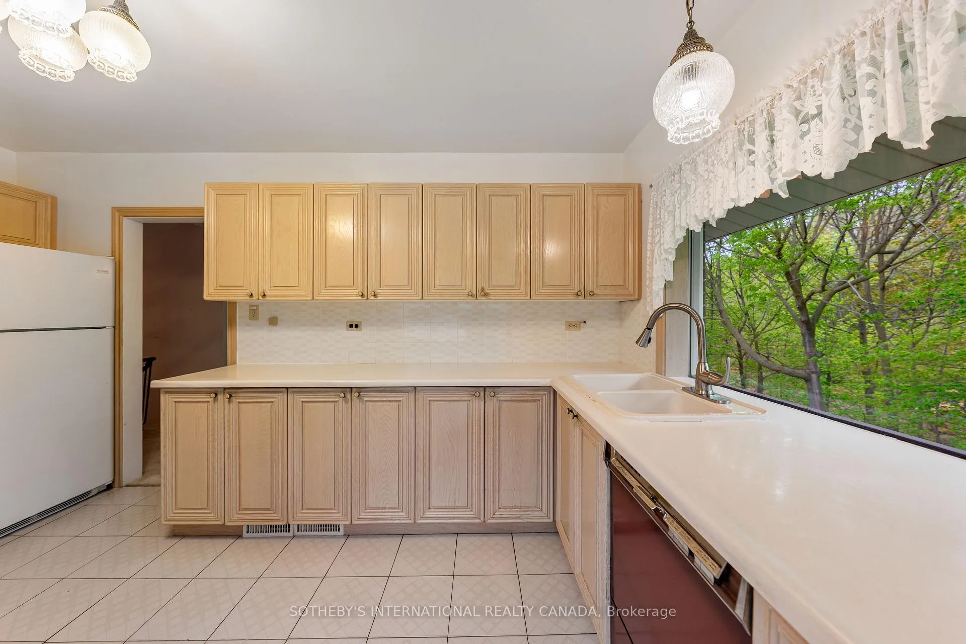 Photo 15 of 15 Saxony Crescent, Etobicoke, Humber Heights — HOMEH