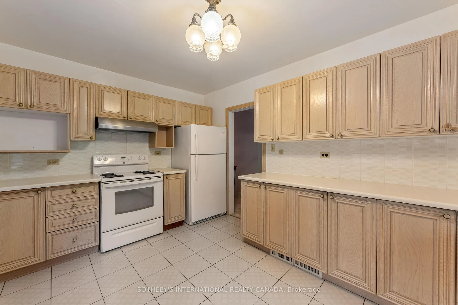 Photo 16 of 15 Saxony Crescent, Etobicoke, Humber Heights — HOMEH