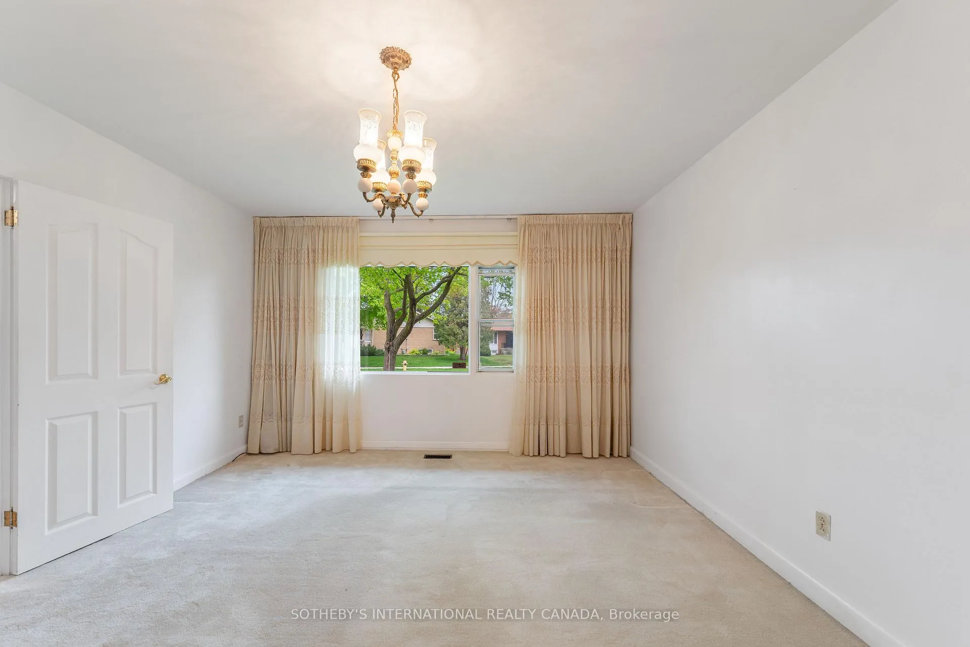 Photo 18 of 15 Saxony Crescent, Etobicoke, Humber Heights — HOMEH