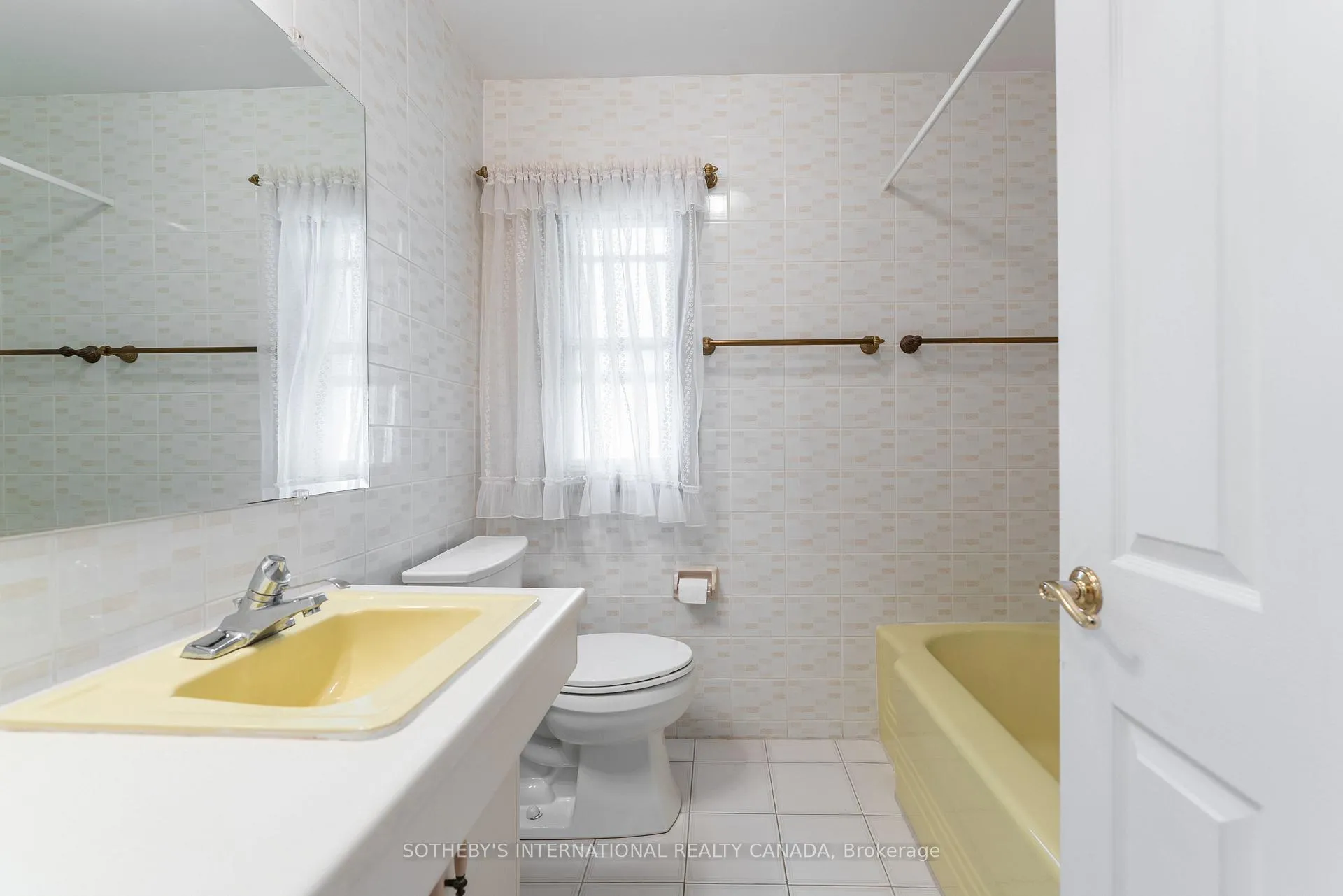 Photo 20 of 15 Saxony Crescent, Etobicoke, Humber Heights — HOMEH