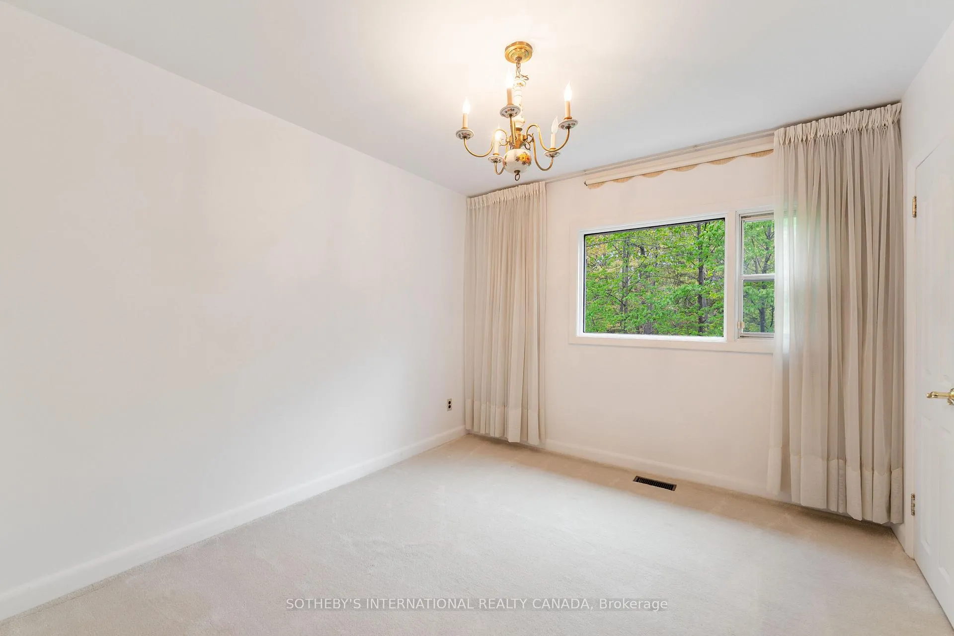 Photo 24 of 15 Saxony Crescent, Etobicoke, Humber Heights — HOMEH
