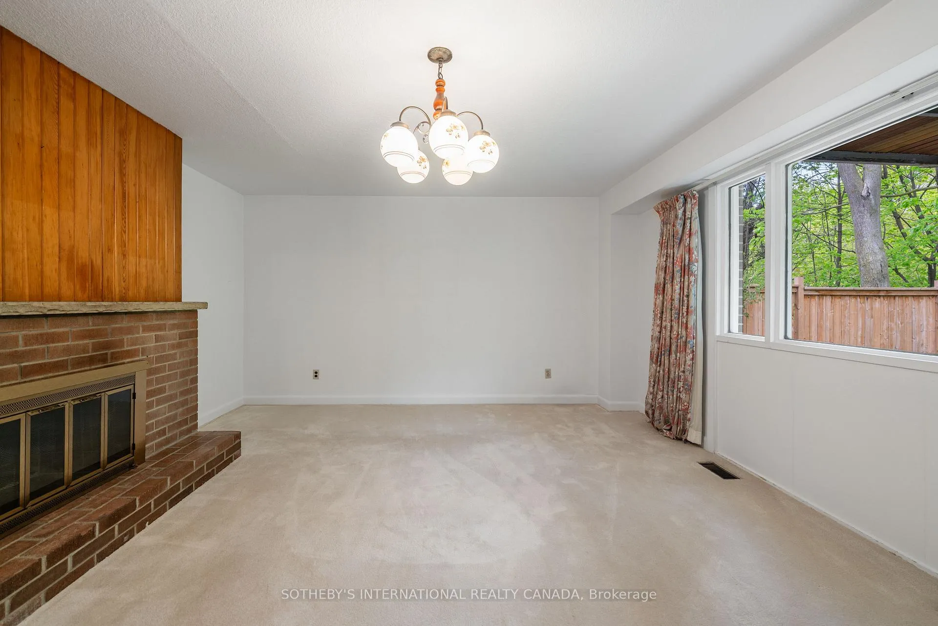 Photo 25 of 15 Saxony Crescent, Etobicoke, Humber Heights — HOMEH