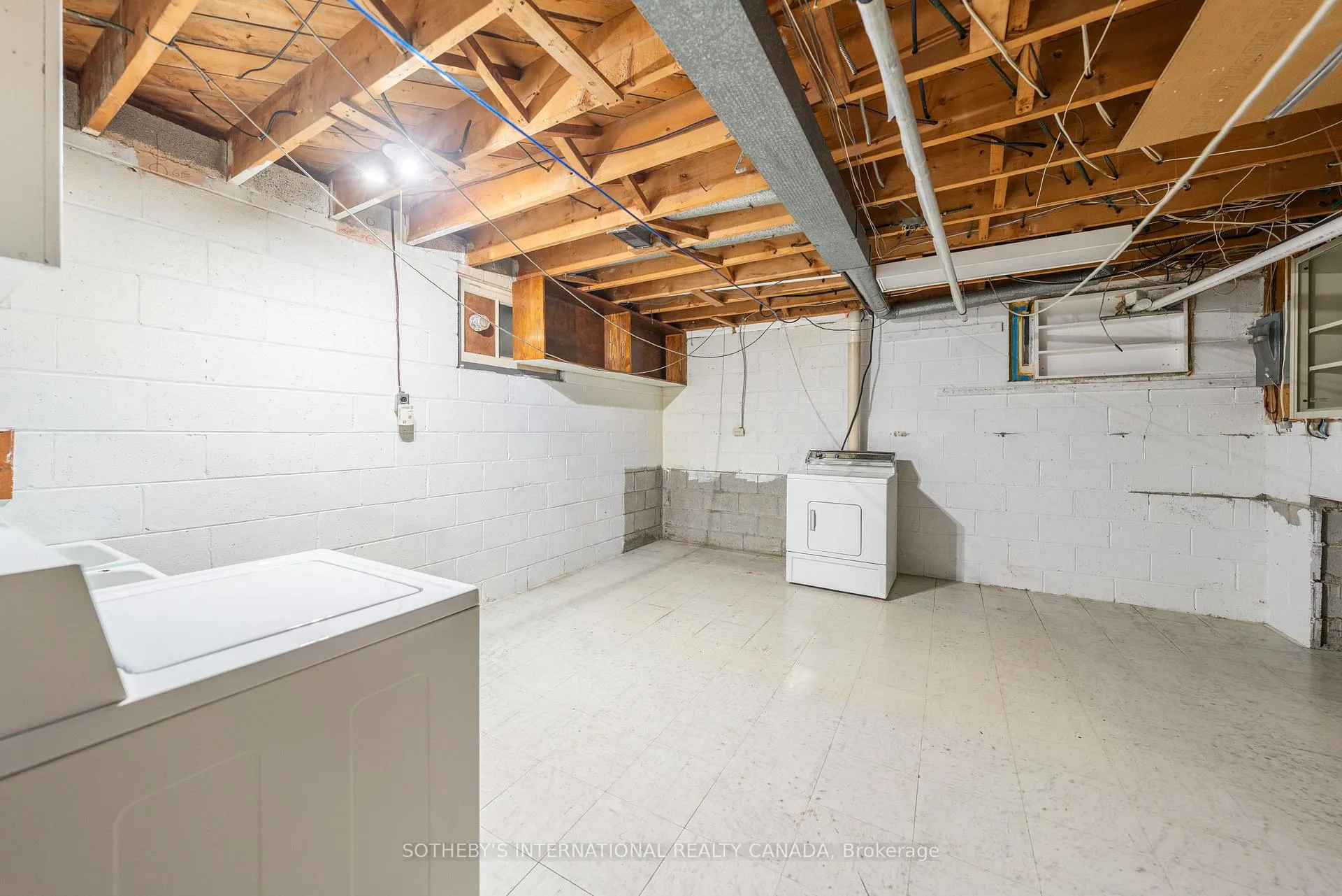 Photo 30 of 15 Saxony Crescent, Etobicoke, Humber Heights — HOMEH