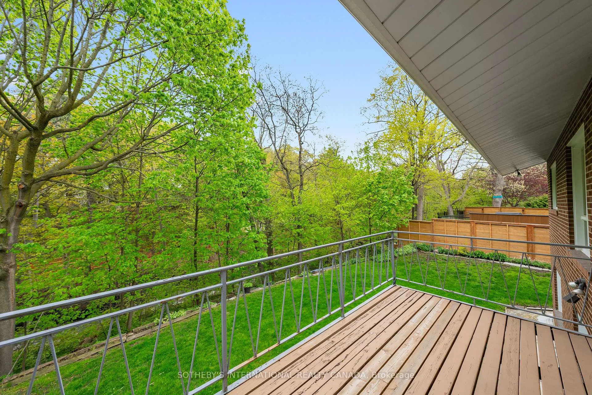 Photo 32 of 15 Saxony Crescent, Etobicoke, Humber Heights — HOMEH