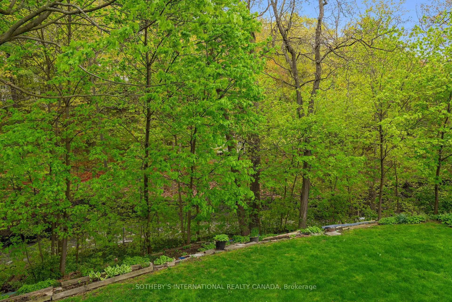 Photo 33 of 15 Saxony Crescent, Etobicoke, Humber Heights — HOMEH