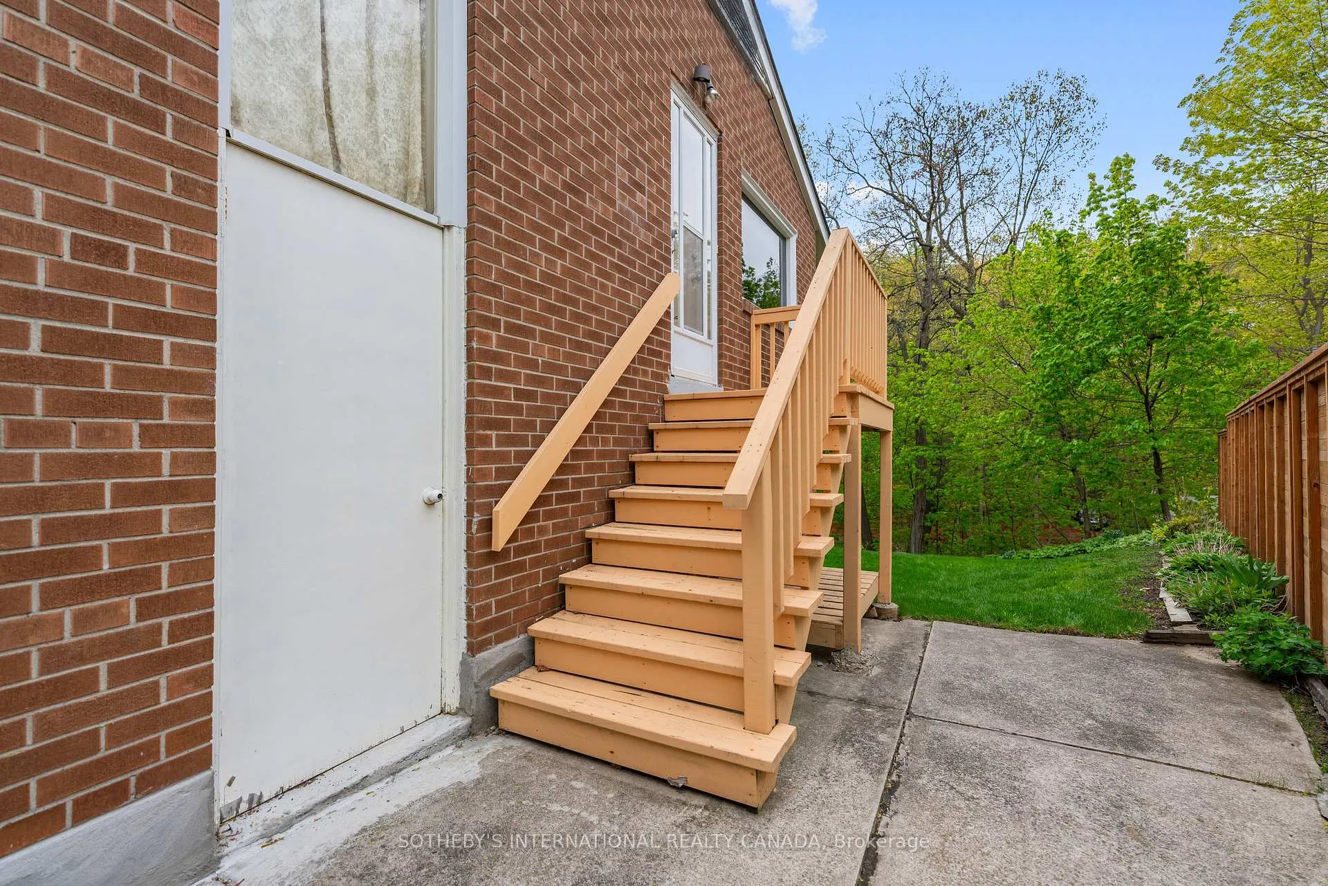 Photo 34 of 15 Saxony Crescent, Etobicoke, Humber Heights — HOMEH