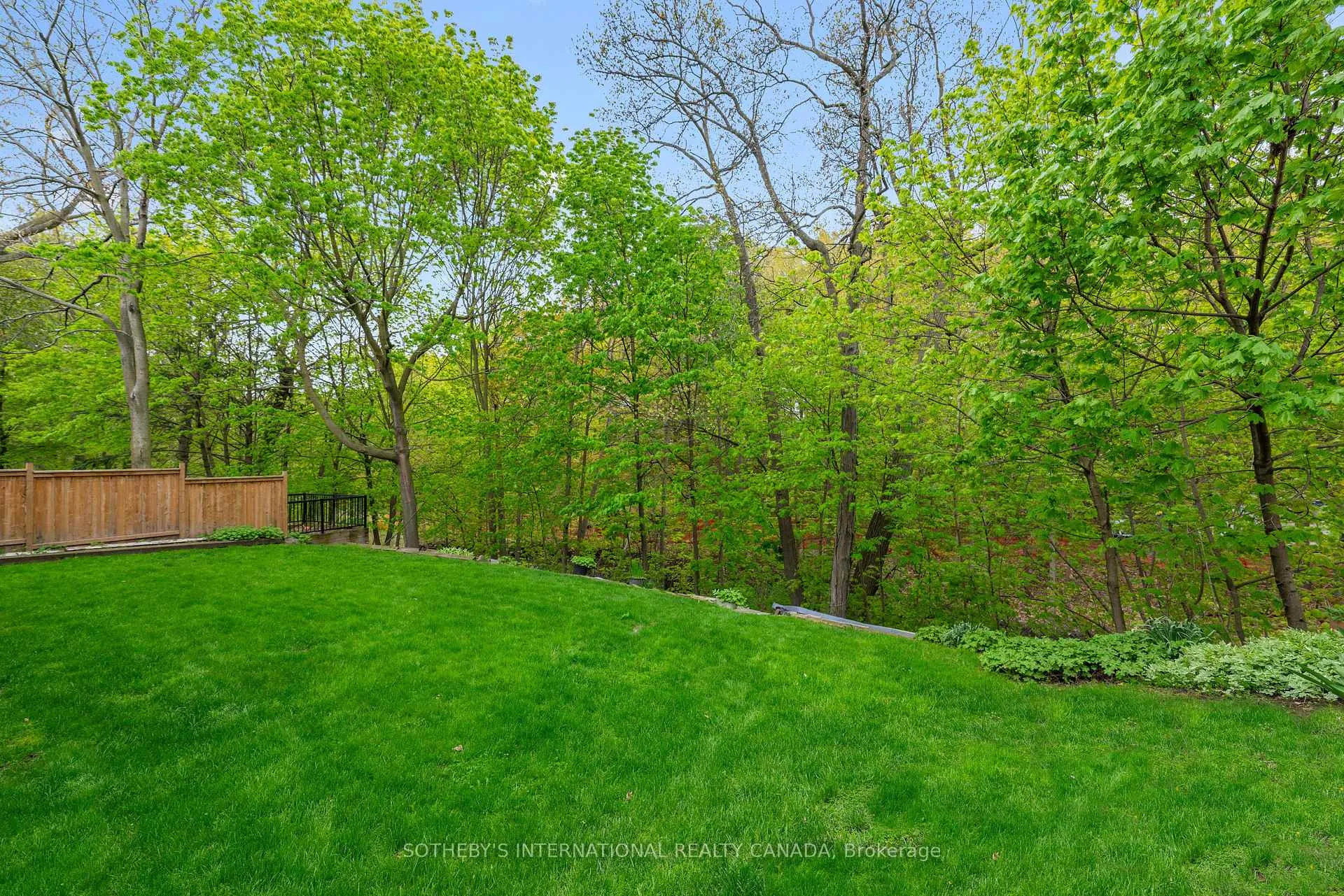 Photo 35 of 15 Saxony Crescent, Etobicoke, Humber Heights — HOMEH