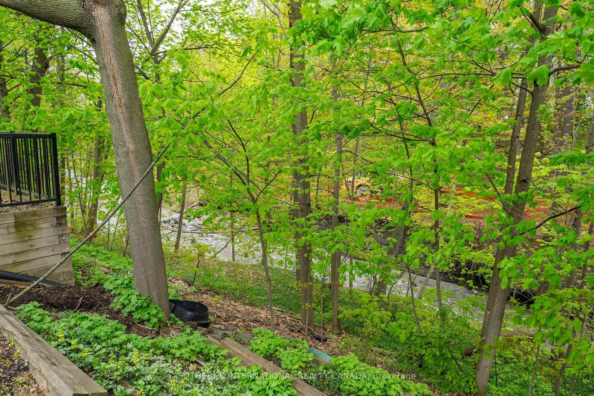 Photo 36 of 15 Saxony Crescent, Etobicoke, Humber Heights — HOMEH