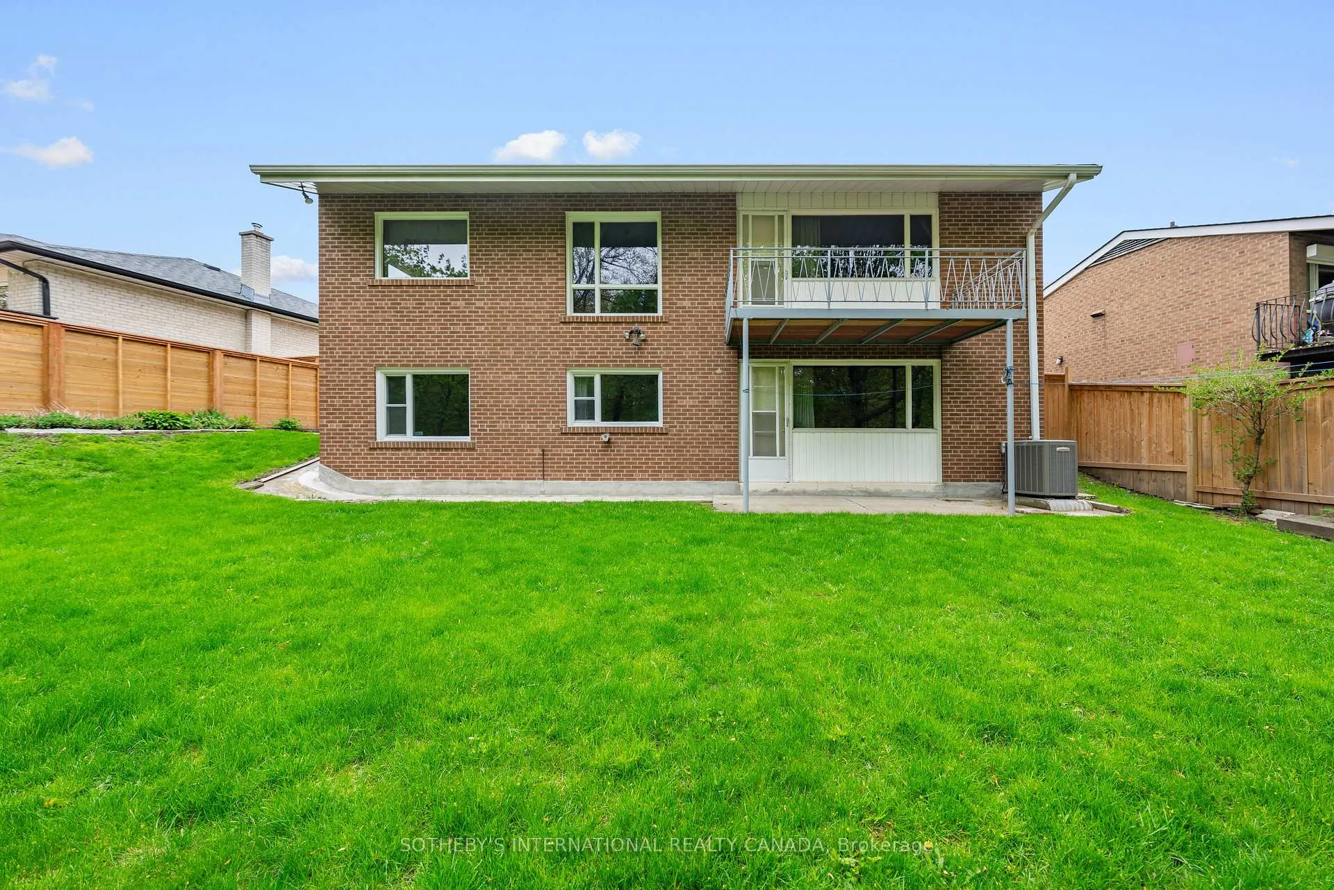 Photo 37 of 15 Saxony Crescent, Etobicoke, Humber Heights — HOMEH