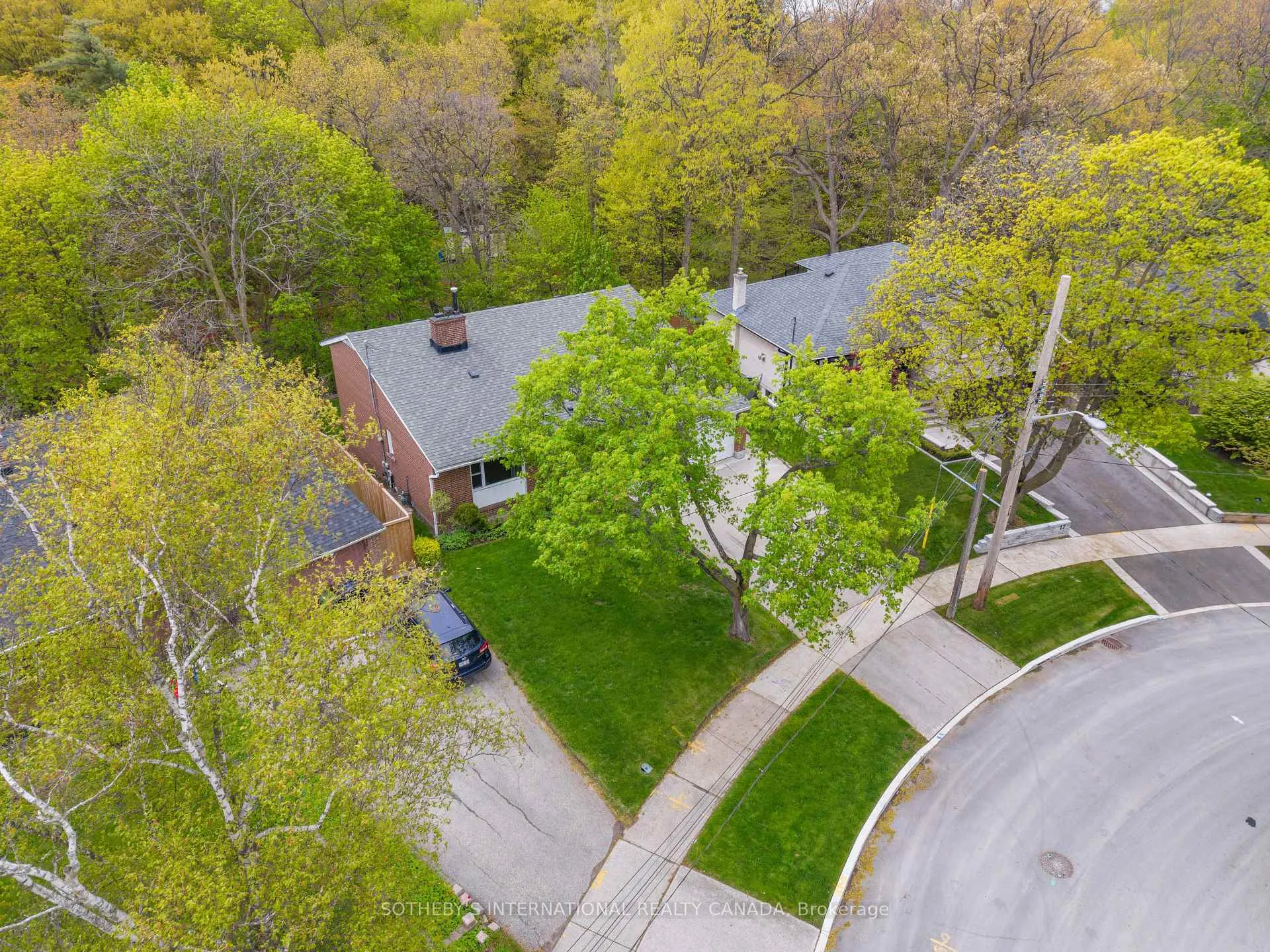 Photo 38 of 15 Saxony Crescent, Etobicoke, Humber Heights — HOMEH