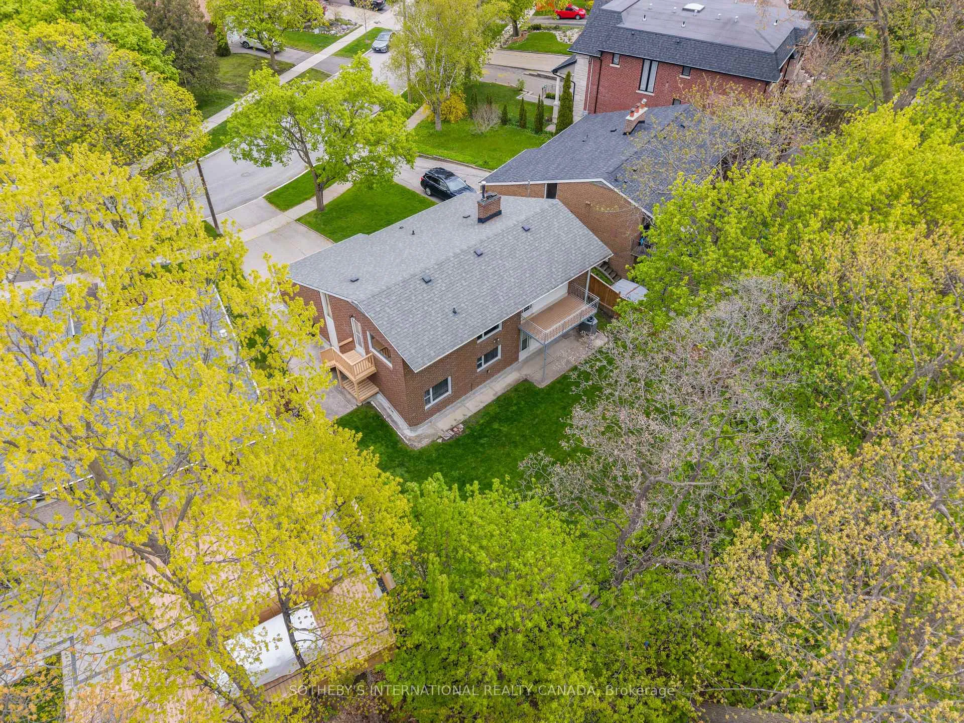 Photo 39 of 15 Saxony Crescent, Etobicoke, Humber Heights — HOMEH