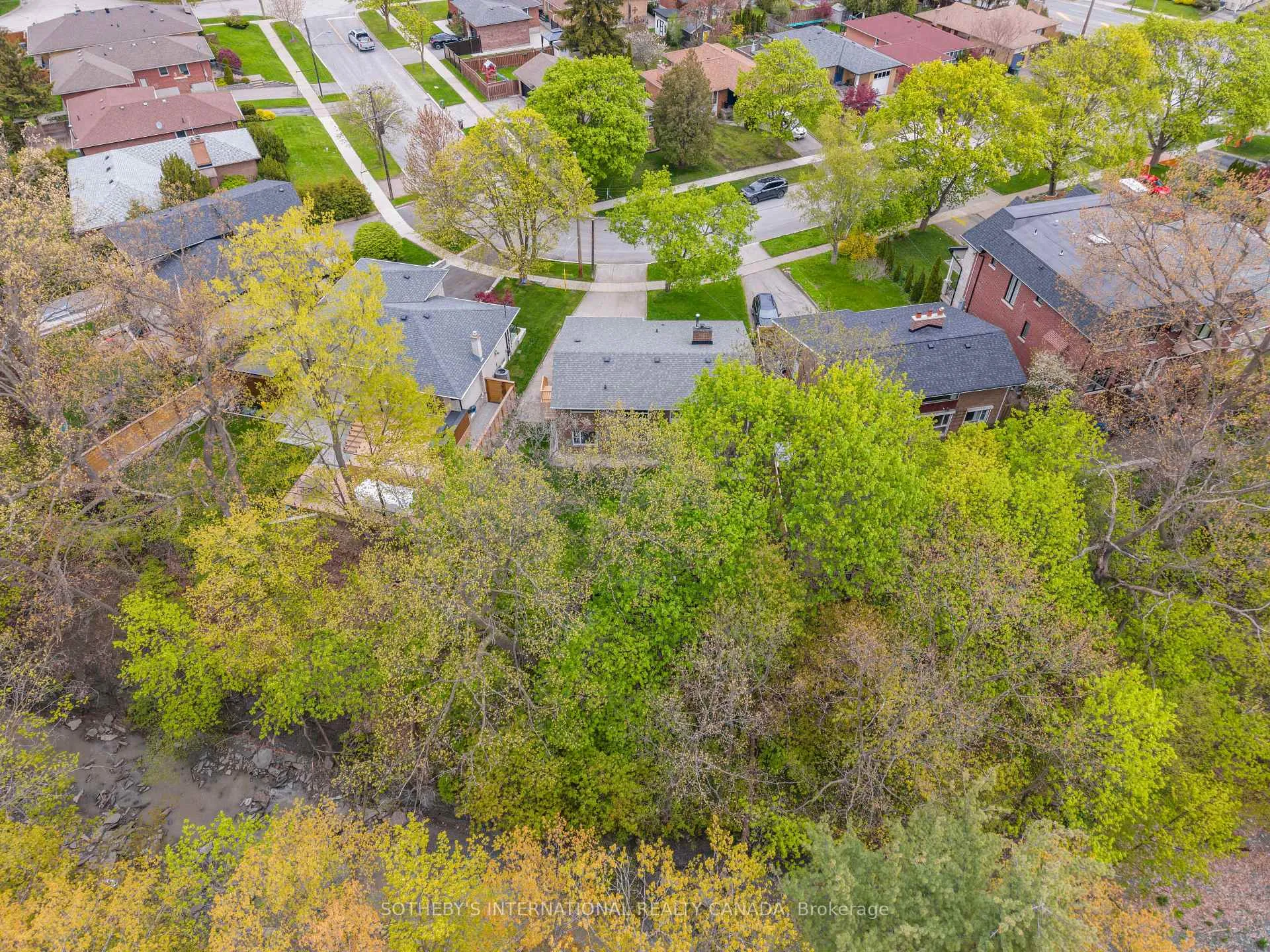 Photo 40 of 15 Saxony Crescent, Etobicoke, Humber Heights — HOMEH