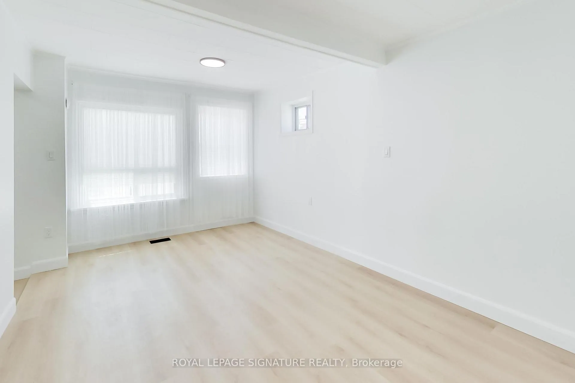 Photo 11 of 58 Victoria Street, Barrie, Sanford — HOMEH