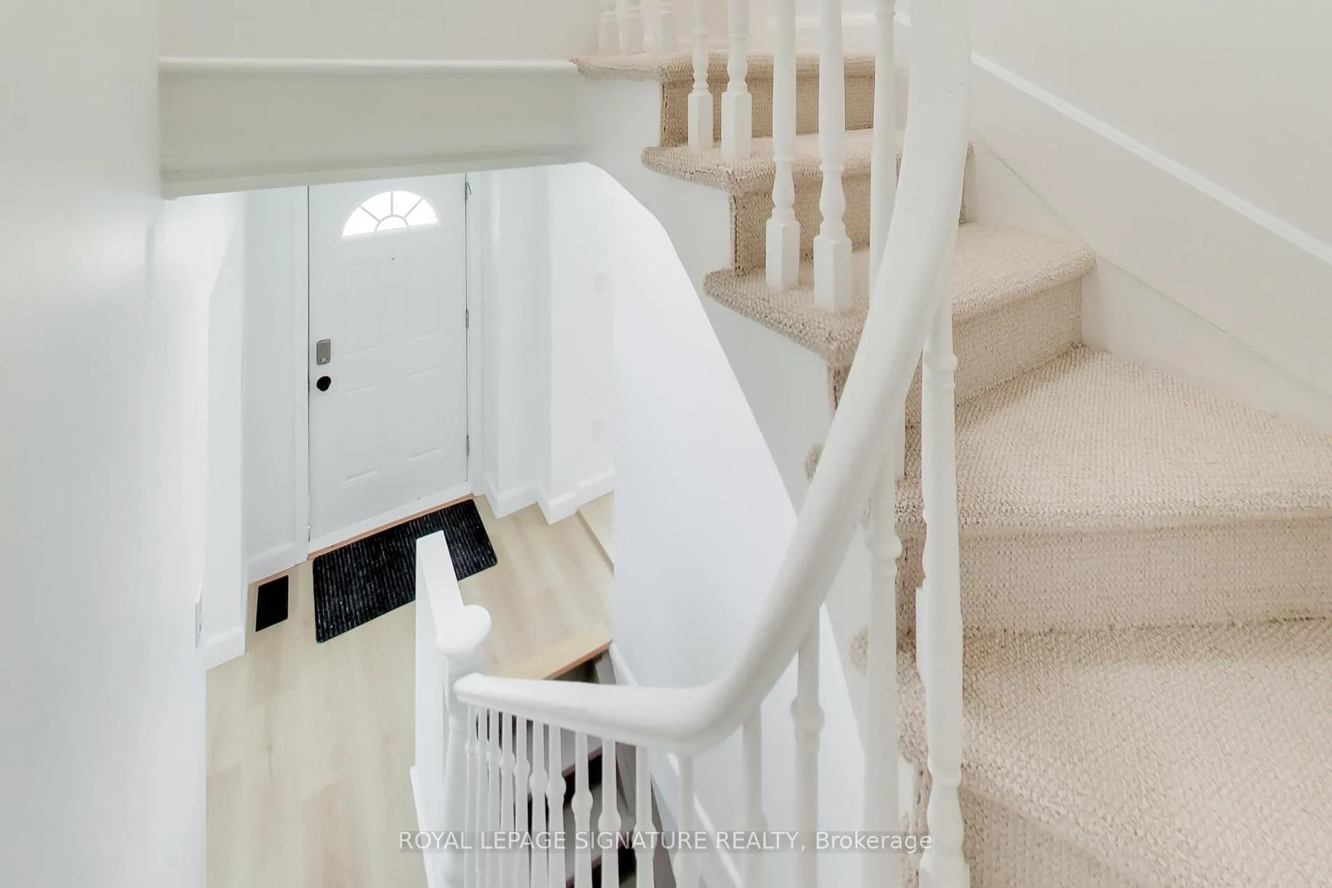 Photo 13 of 58 Victoria Street, Barrie, Sanford — HOMEH
