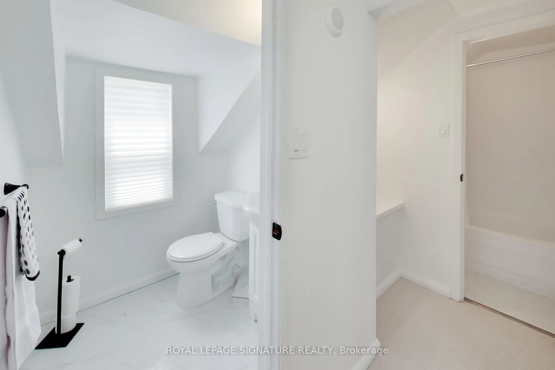 Photo 20 of 58 Victoria Street, Barrie, Sanford — HOMEH
