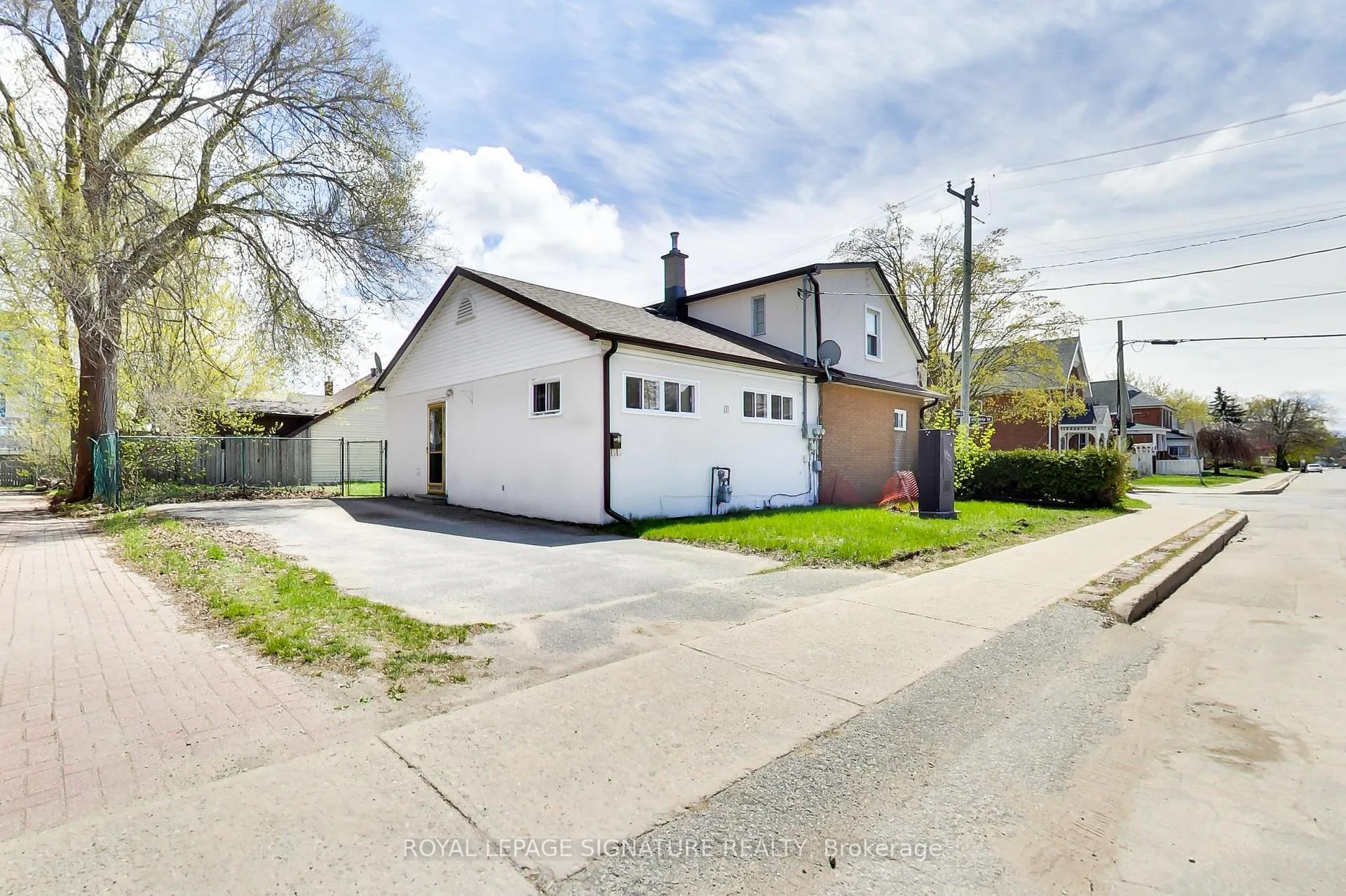 Photo 28 of 58 Victoria Street, Barrie, Sanford — HOMEH