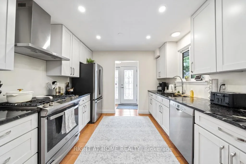 Photo 9 of 494 Ferguson Avenue N, Hamilton, North End — HOMEH