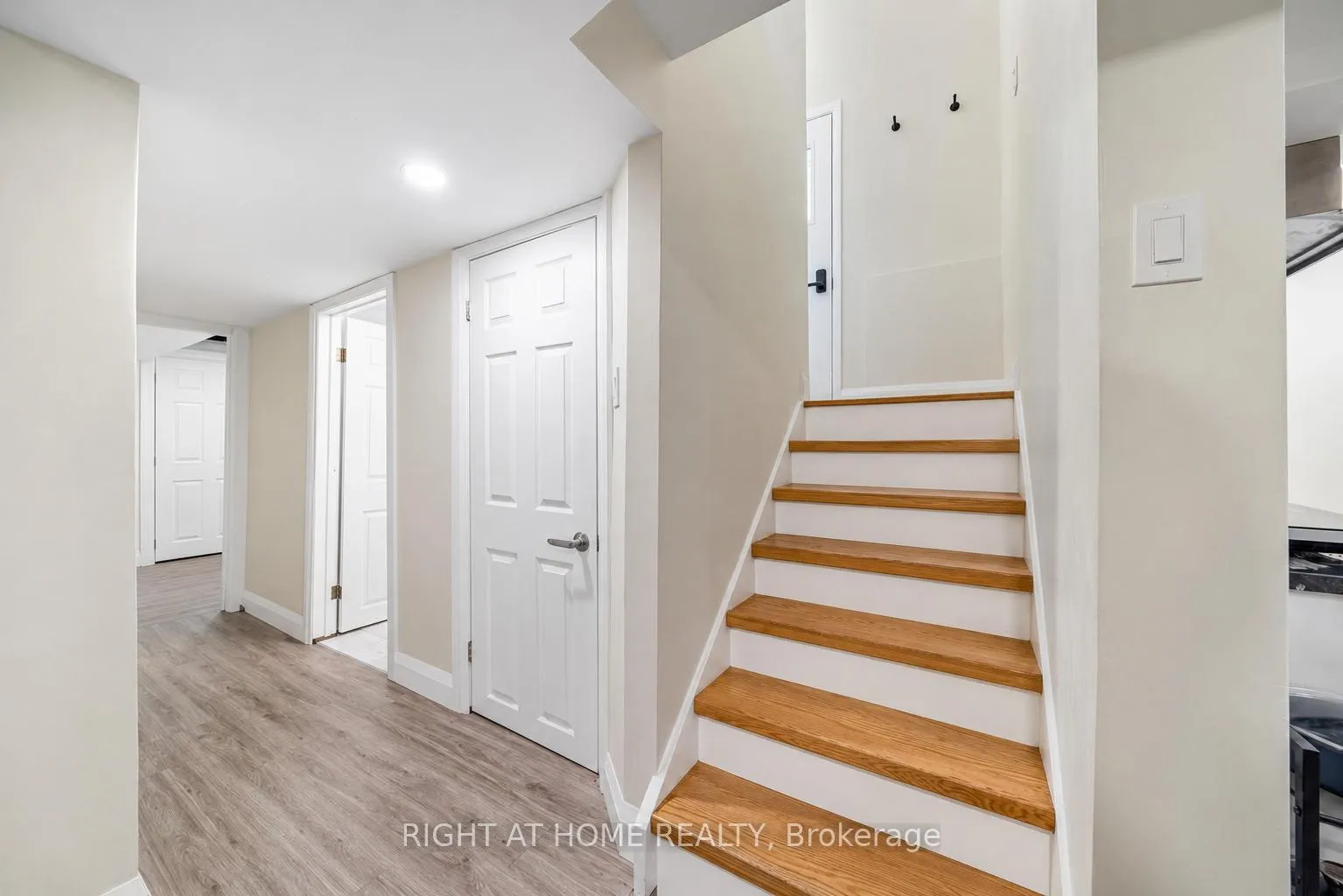 Photo 26 of 494 Ferguson Avenue N, Hamilton, North End — HOMEH