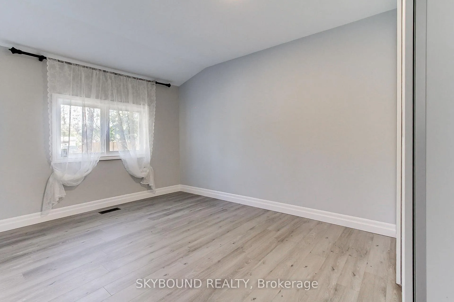 Photo 20 of 2388 25th Side Road, Innisfil, Alcona — HOMEH