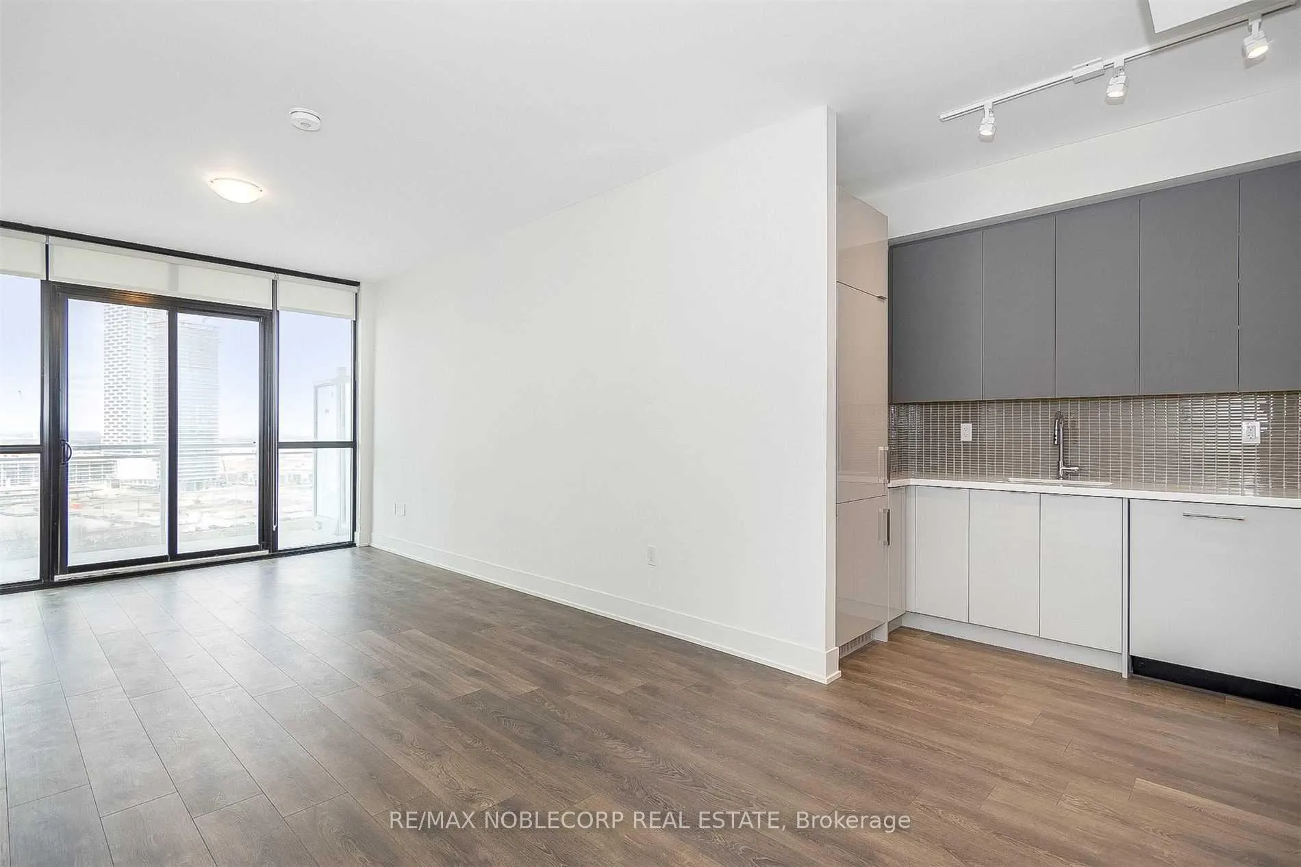 Photo 3 of Unit 1404, 2908 Highway 7 Road, Vaughan, Concord — HOMEH