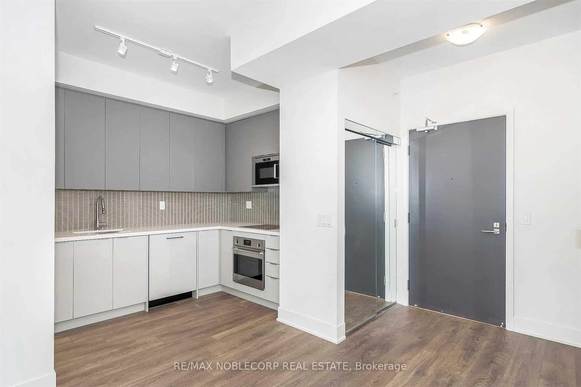 Photo 4 of Unit 1404, 2908 Highway 7 Road, Vaughan, Concord — HOMEH
