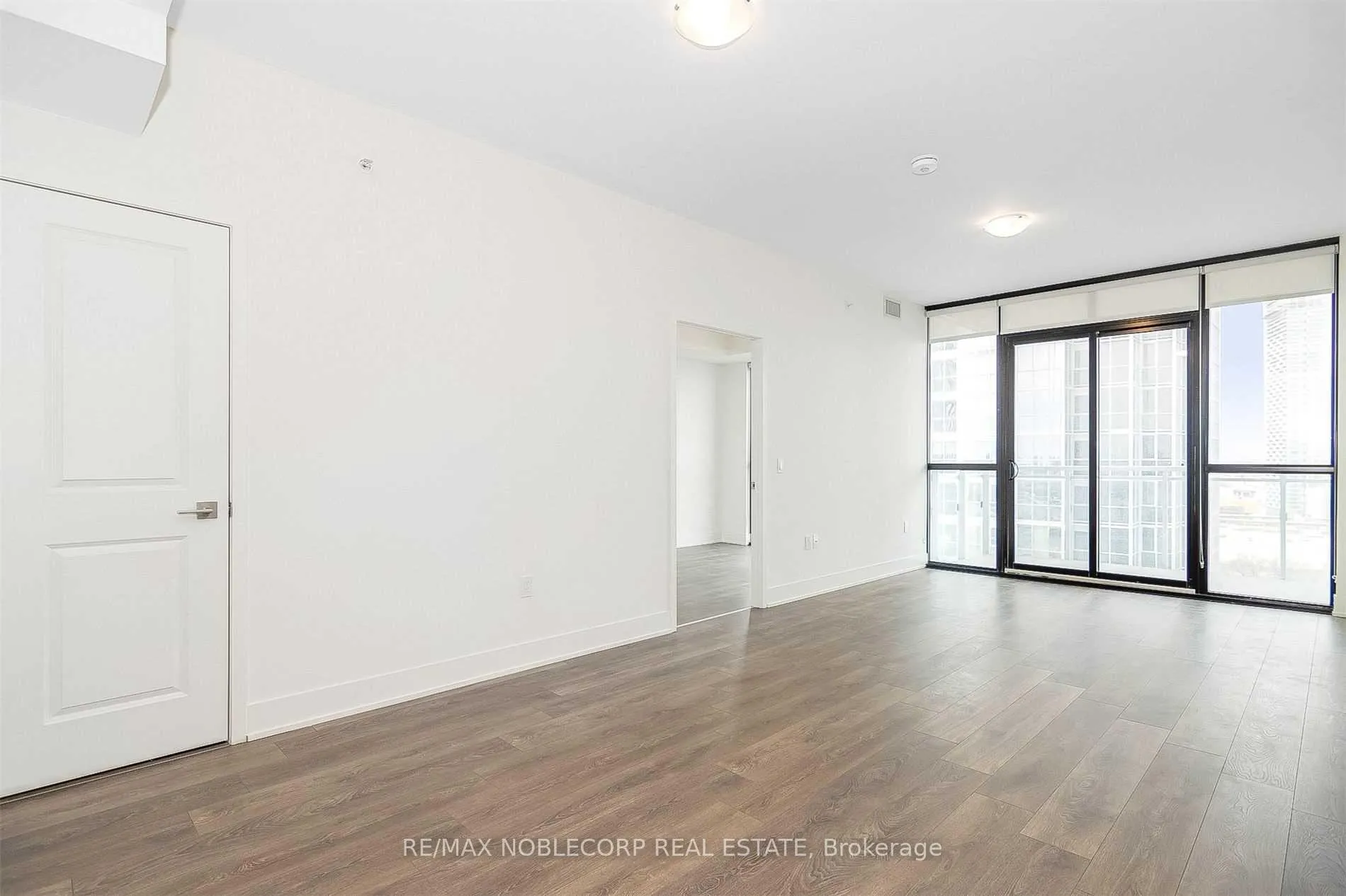 Photo 6 of Unit 1404, 2908 Highway 7 Road, Vaughan, Concord — HOMEH
