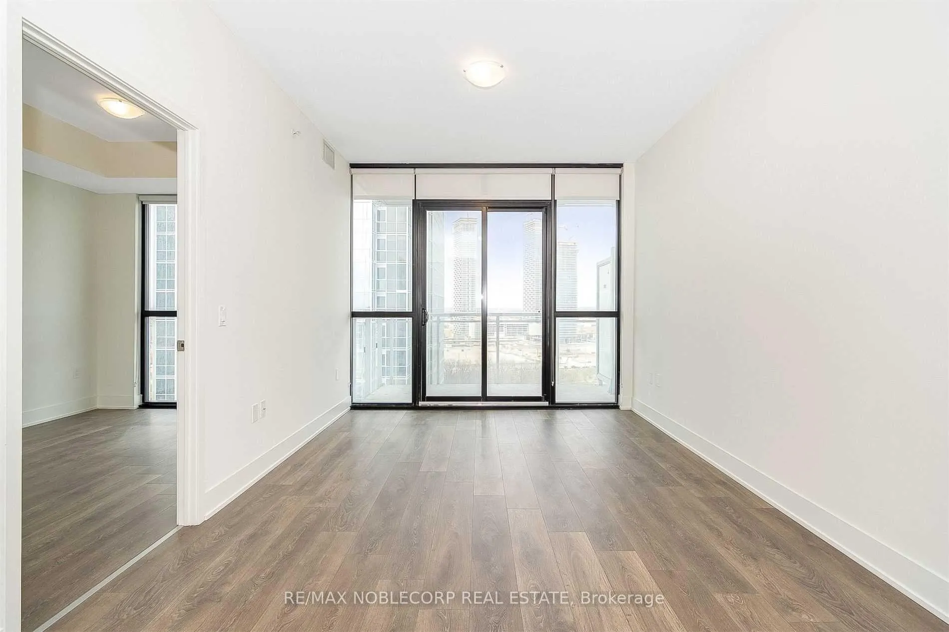 Photo 7 of Unit 1404, 2908 Highway 7 Road, Vaughan, Concord — HOMEH