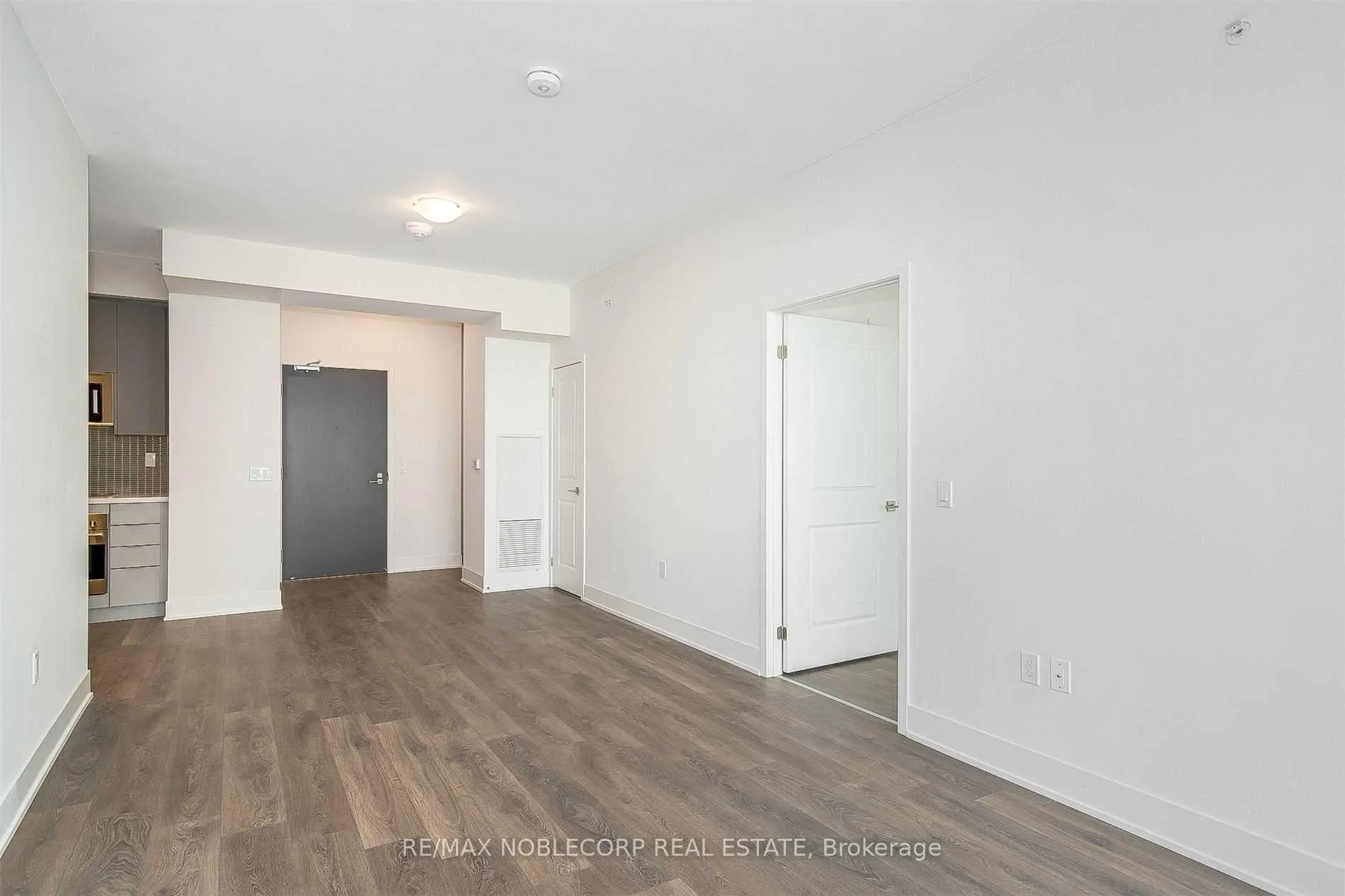 Photo 8 of Unit 1404, 2908 Highway 7 Road, Vaughan, Concord — HOMEH