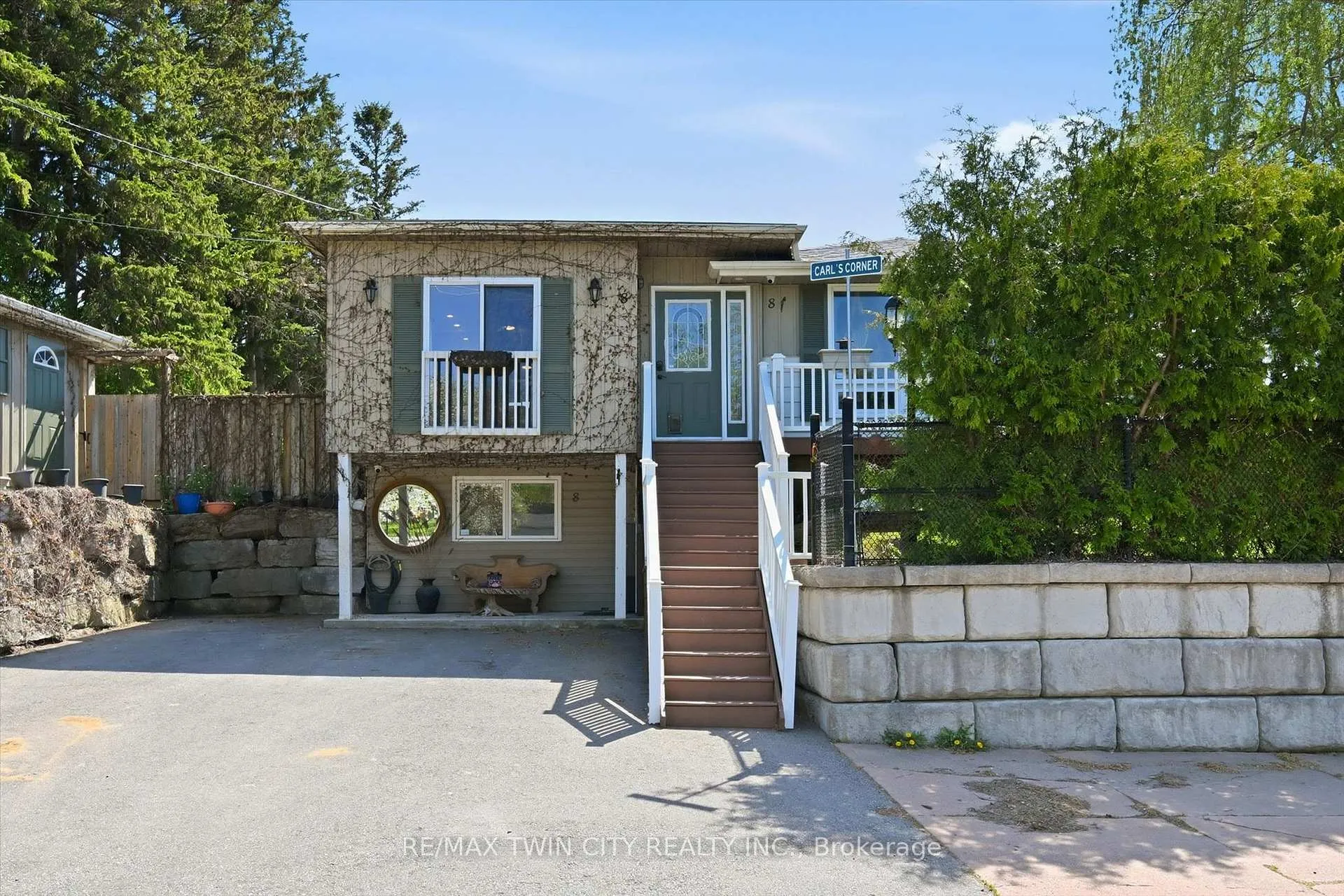 Photo 2 of 8 Delrex Boulevard, Halton Hills, Georgetown — HOMEH