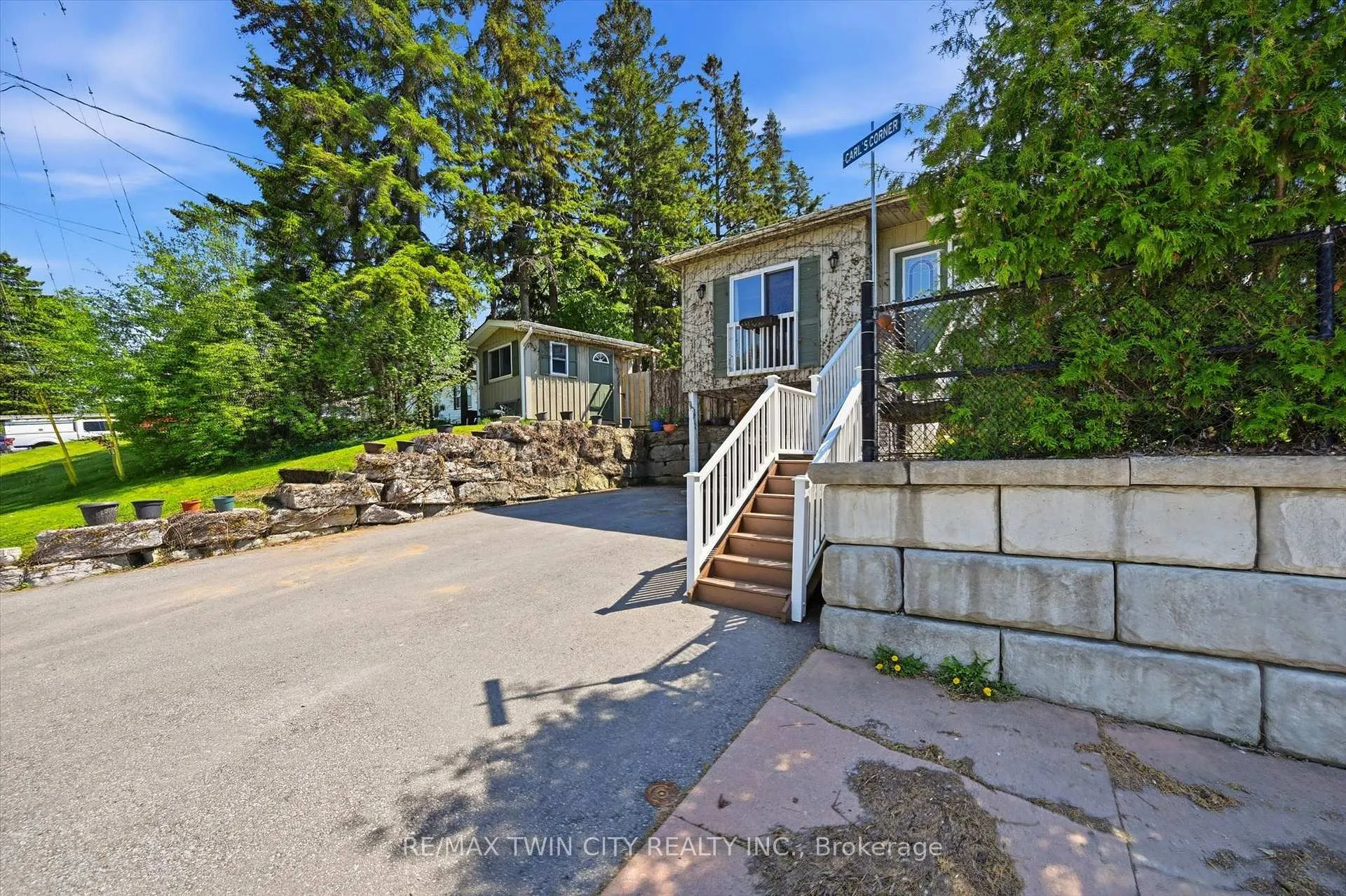 Photo 3 of 8 Delrex Boulevard, Halton Hills, Georgetown — HOMEH