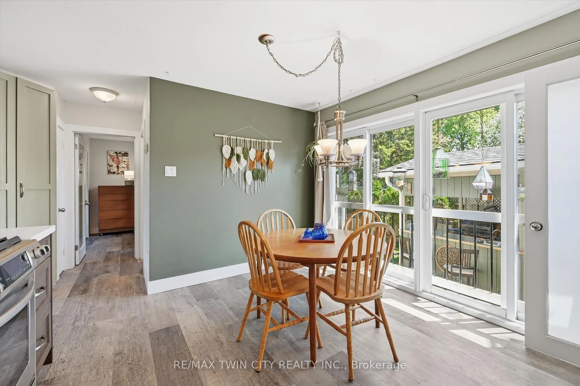 Photo 13 of 8 Delrex Boulevard, Halton Hills, Georgetown — HOMEH