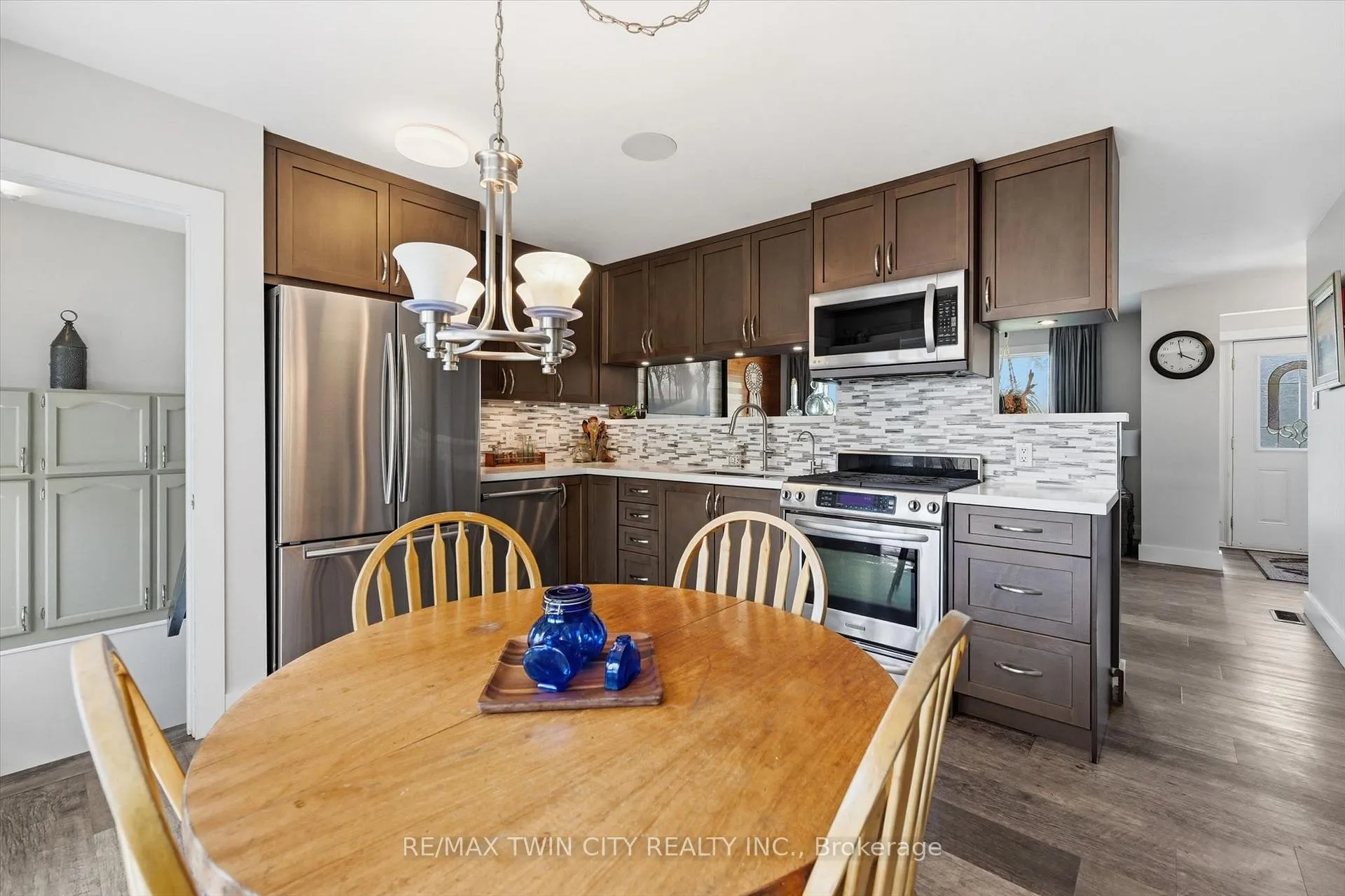 Photo 14 of 8 Delrex Boulevard, Halton Hills, Georgetown — HOMEH