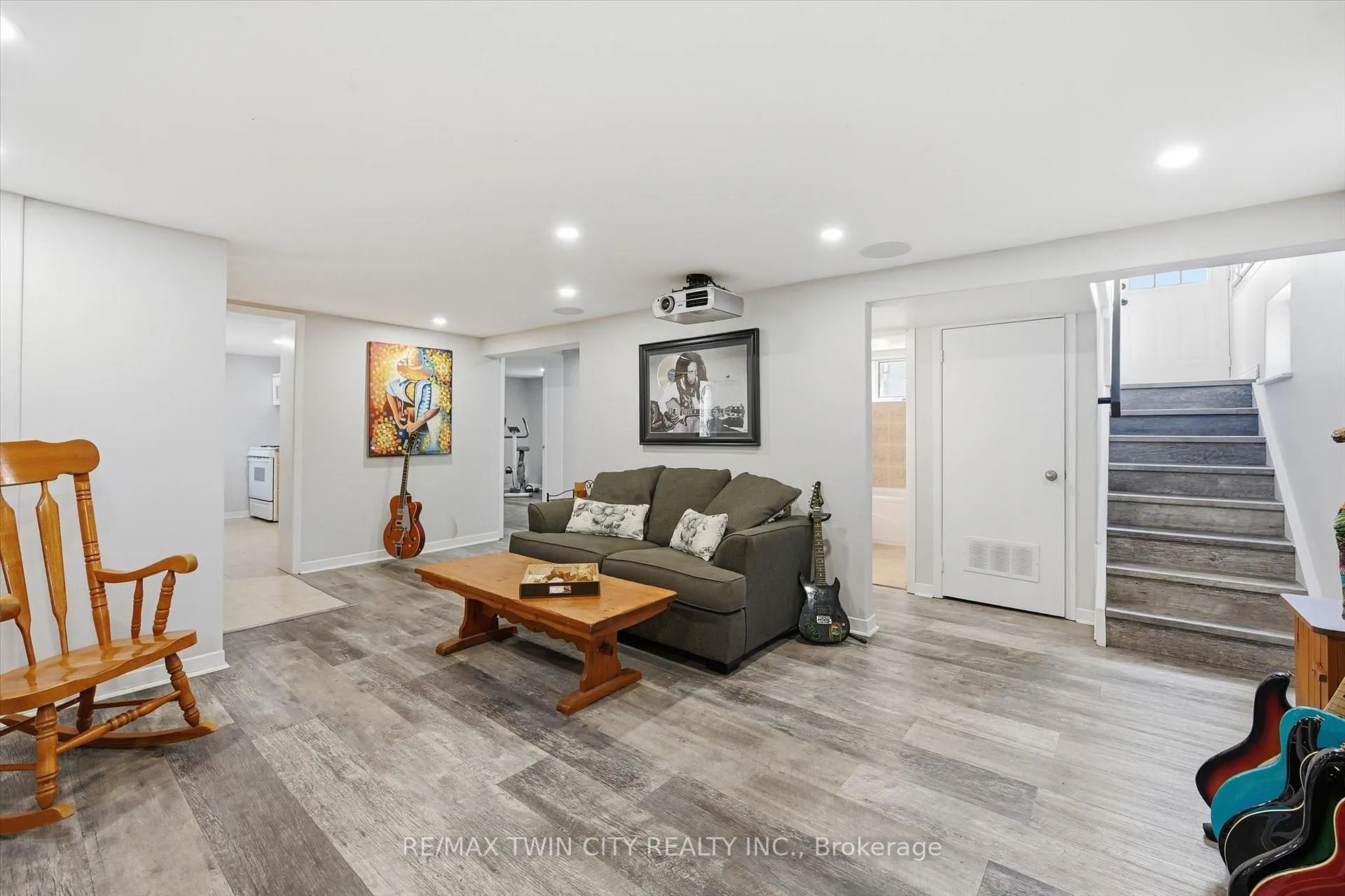 Photo 22 of 8 Delrex Boulevard, Halton Hills, Georgetown — HOMEH