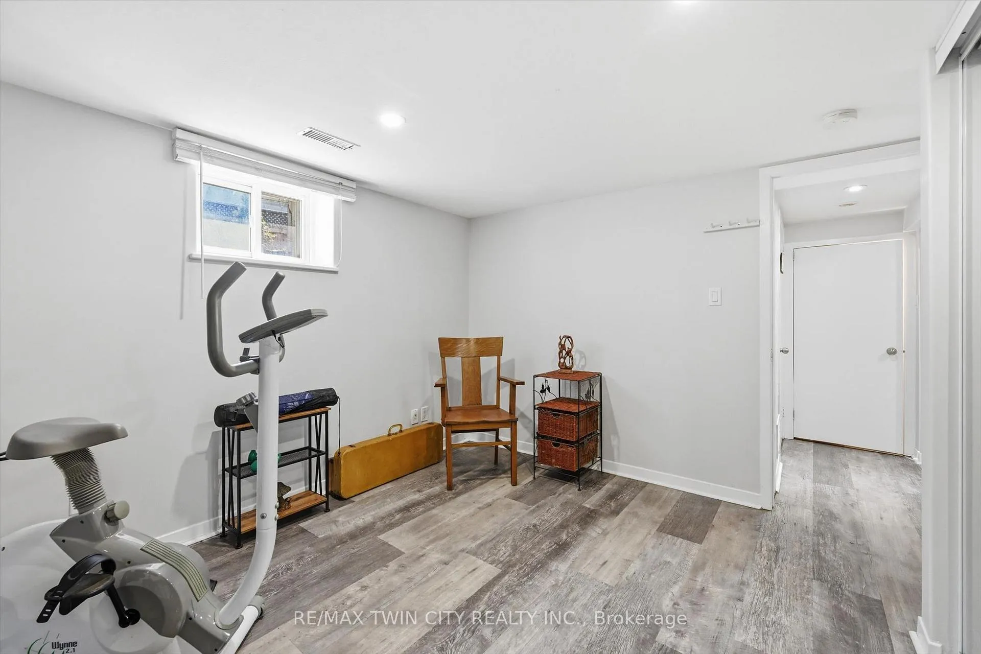 Photo 26 of 8 Delrex Boulevard, Halton Hills, Georgetown — HOMEH