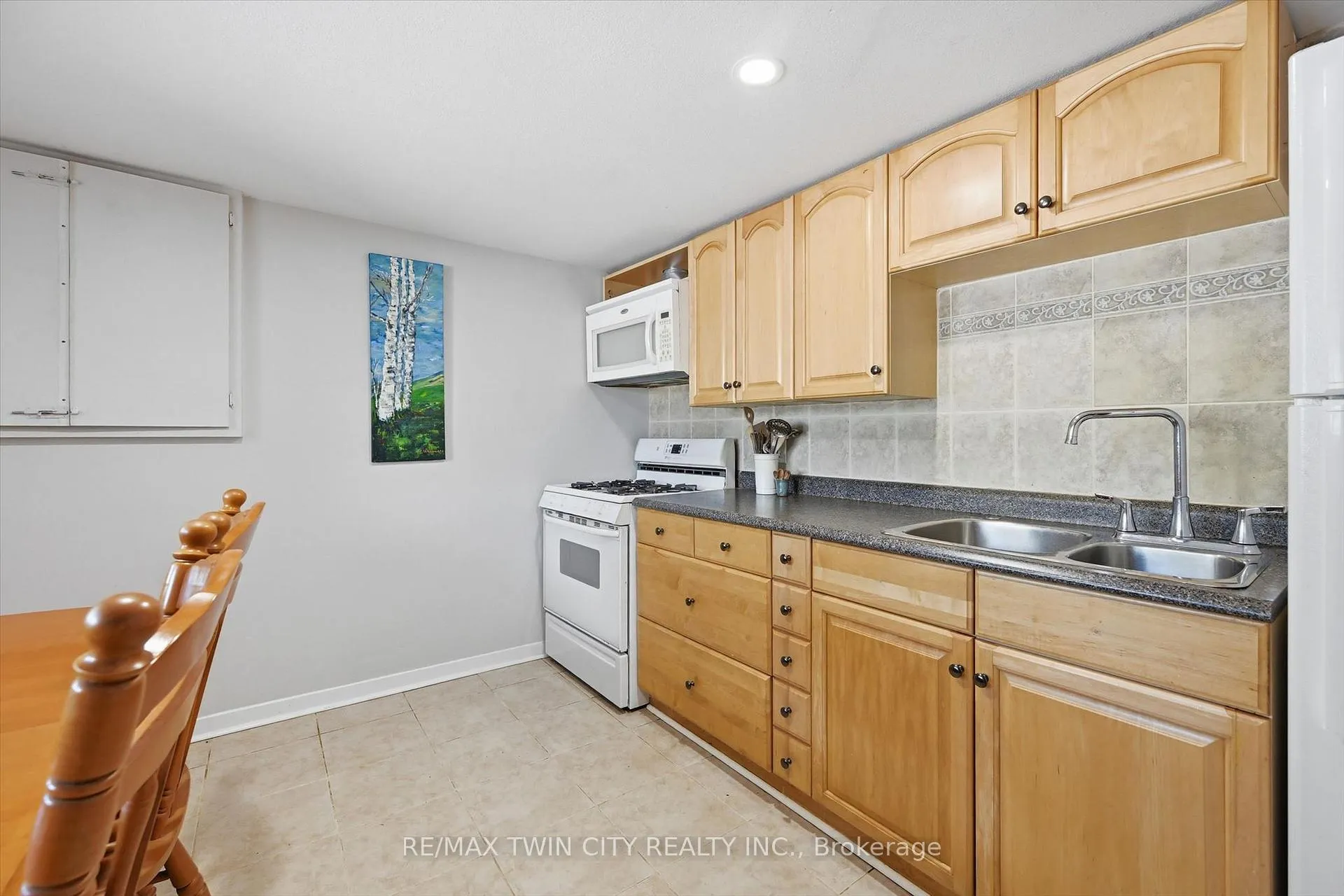 Photo 27 of 8 Delrex Boulevard, Halton Hills, Georgetown — HOMEH