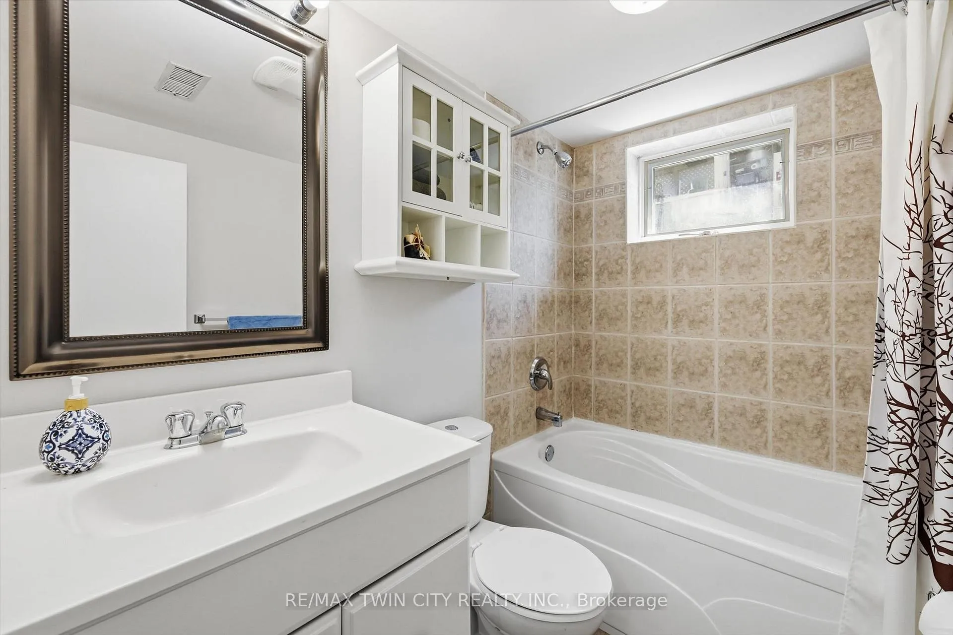 Photo 31 of 8 Delrex Boulevard, Halton Hills, Georgetown — HOMEH
