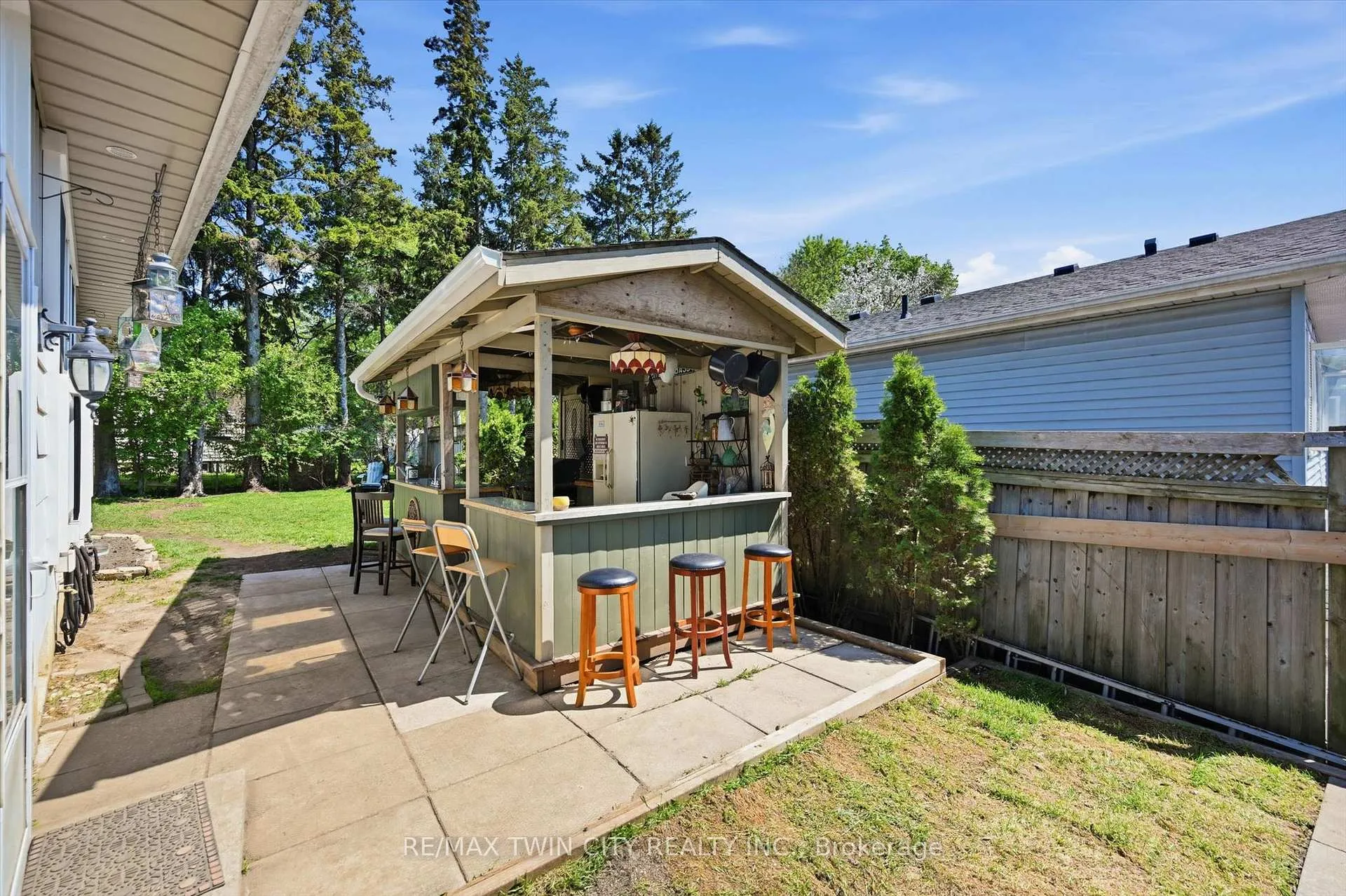 Photo 33 of 8 Delrex Boulevard, Halton Hills, Georgetown — HOMEH