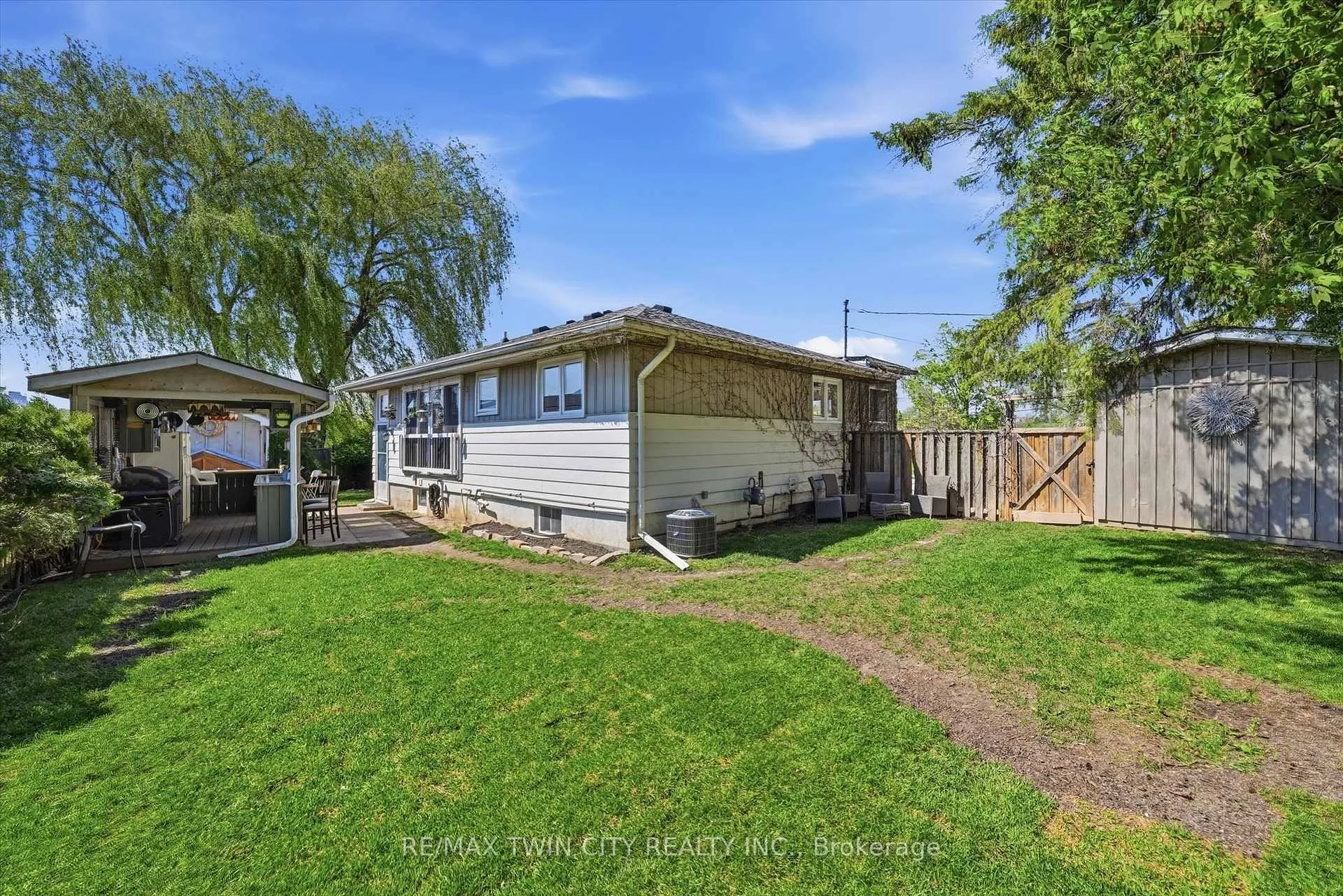 Photo 38 of 8 Delrex Boulevard, Halton Hills, Georgetown — HOMEH