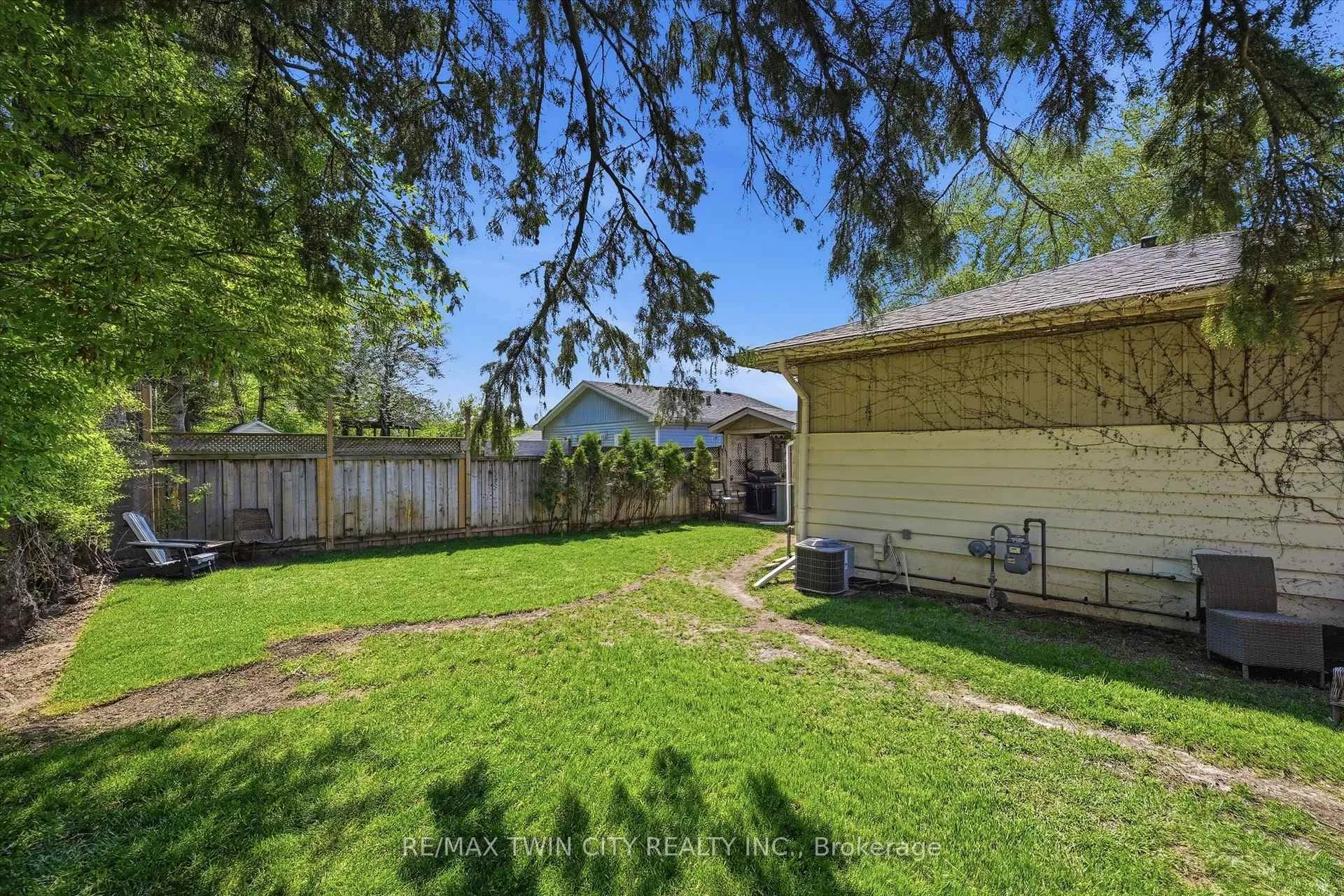 Photo 39 of 8 Delrex Boulevard, Halton Hills, Georgetown — HOMEH