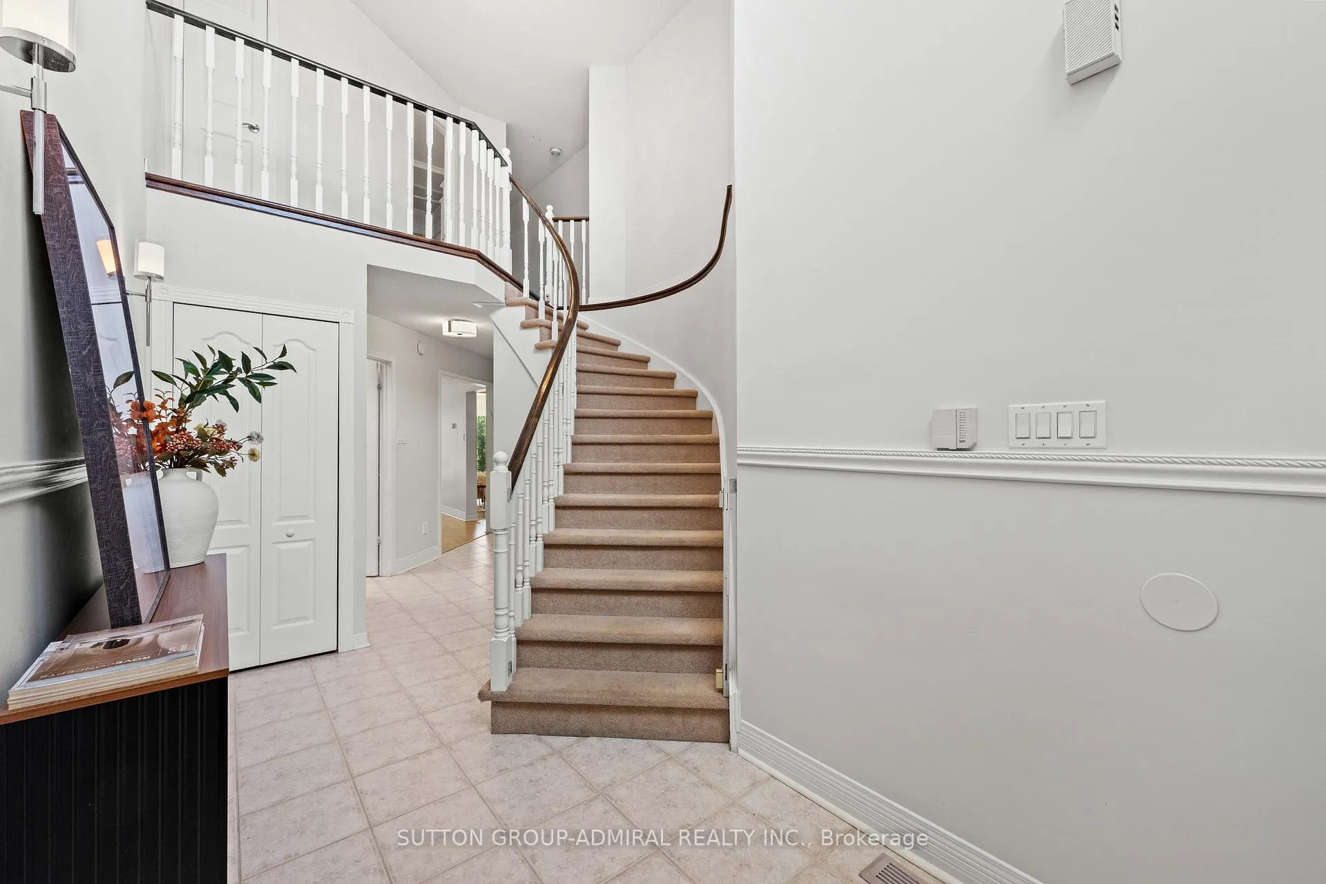 Photo 5 of 27 Ramblewood Lane, Vaughan, Brownridge — HOMEH