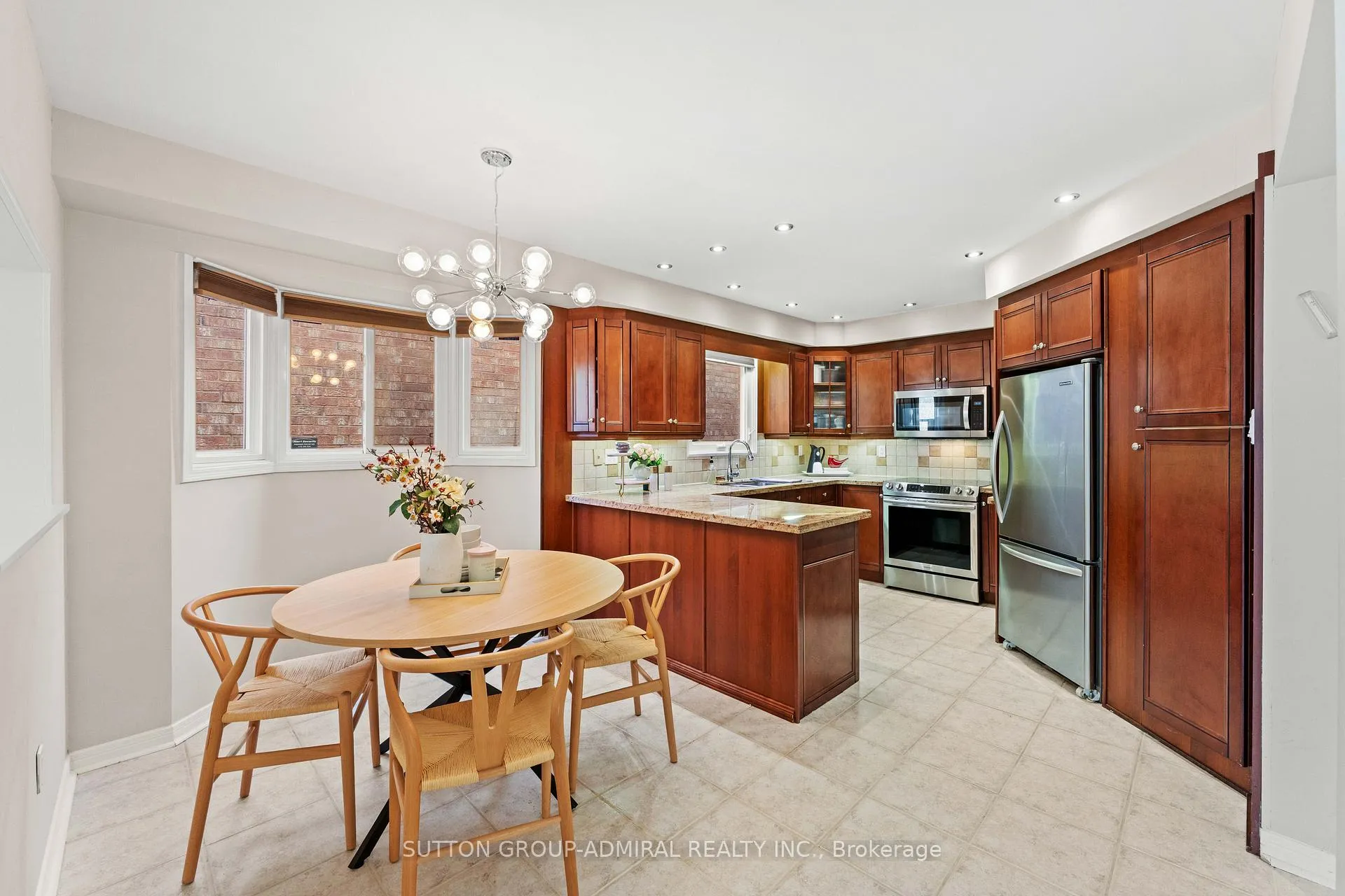 Photo 7 of 27 Ramblewood Lane, Vaughan, Brownridge — HOMEH