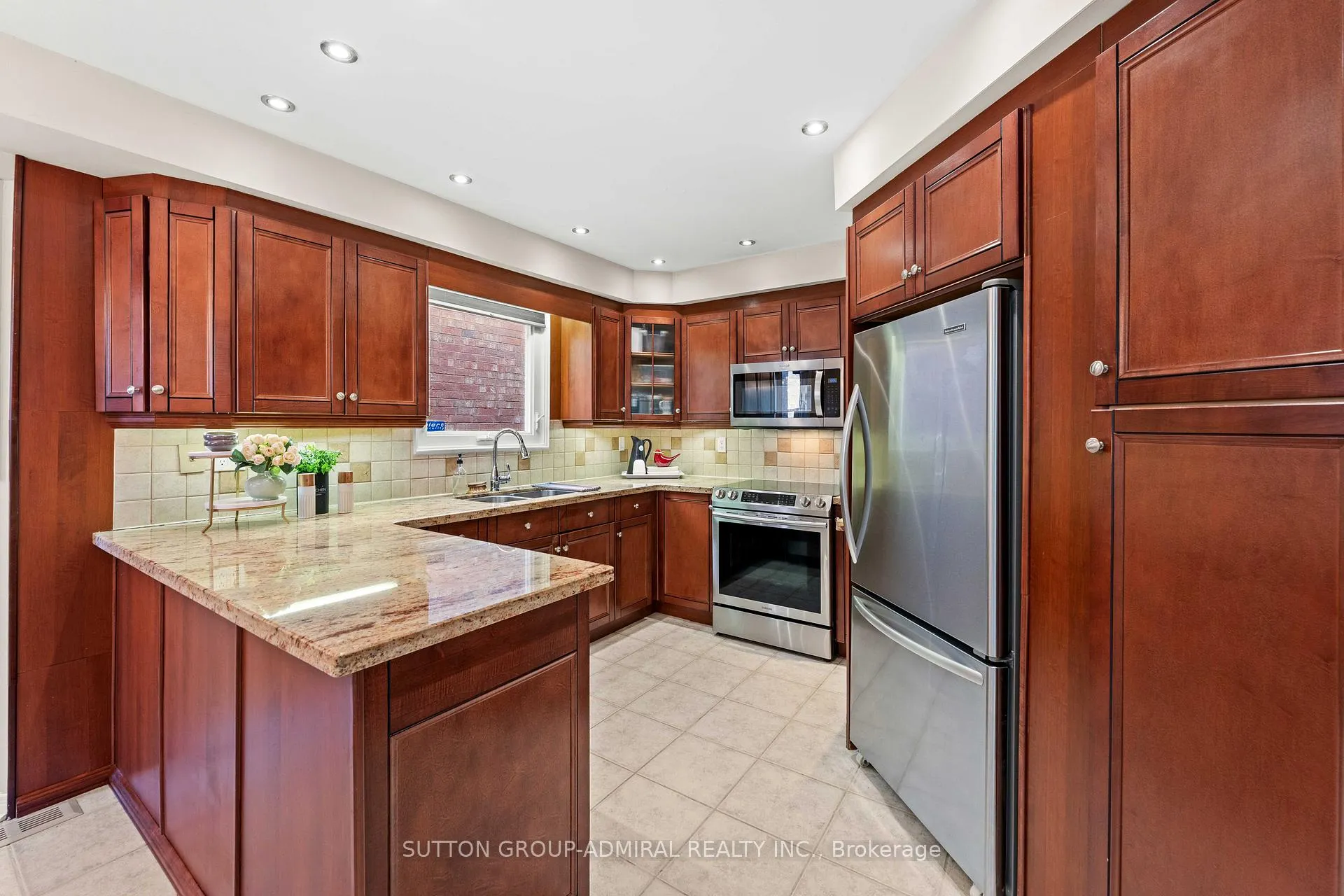 Photo 8 of 27 Ramblewood Lane, Vaughan, Brownridge — HOMEH