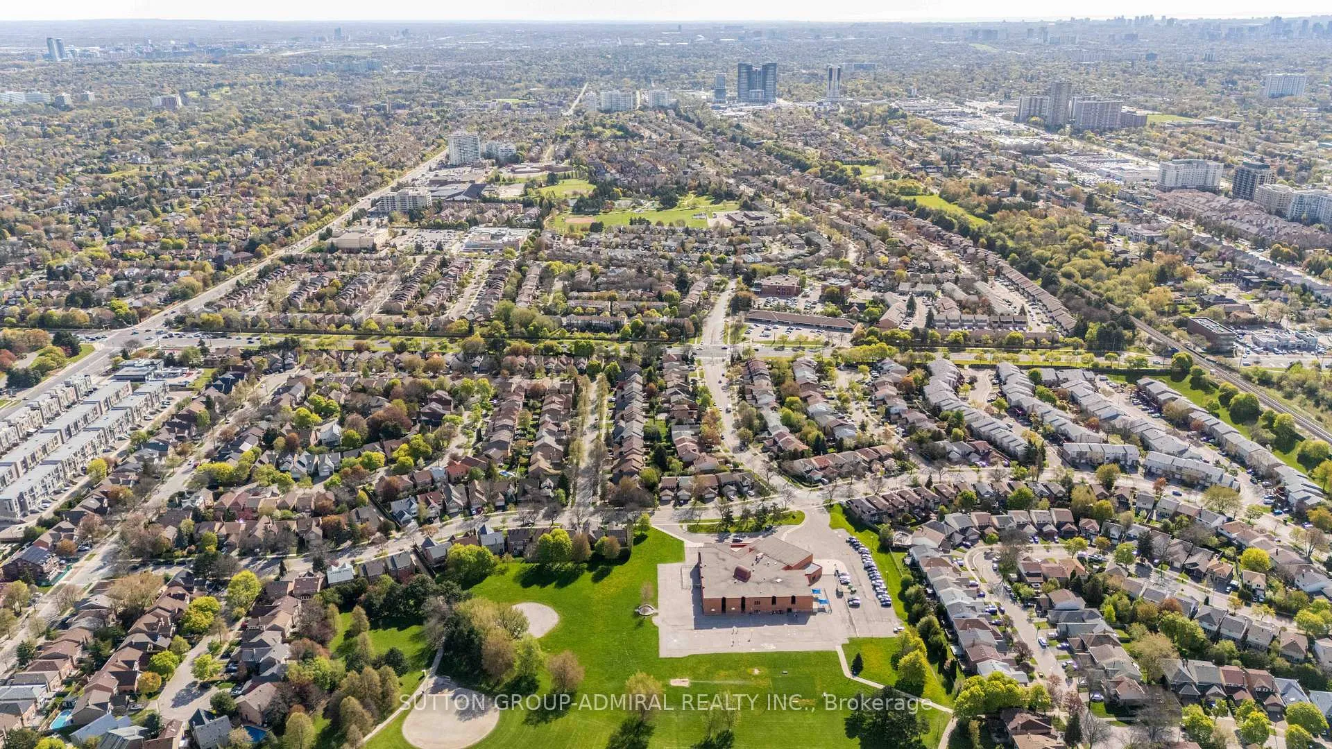 Photo 40 of 27 Ramblewood Lane, Vaughan, Brownridge — HOMEH