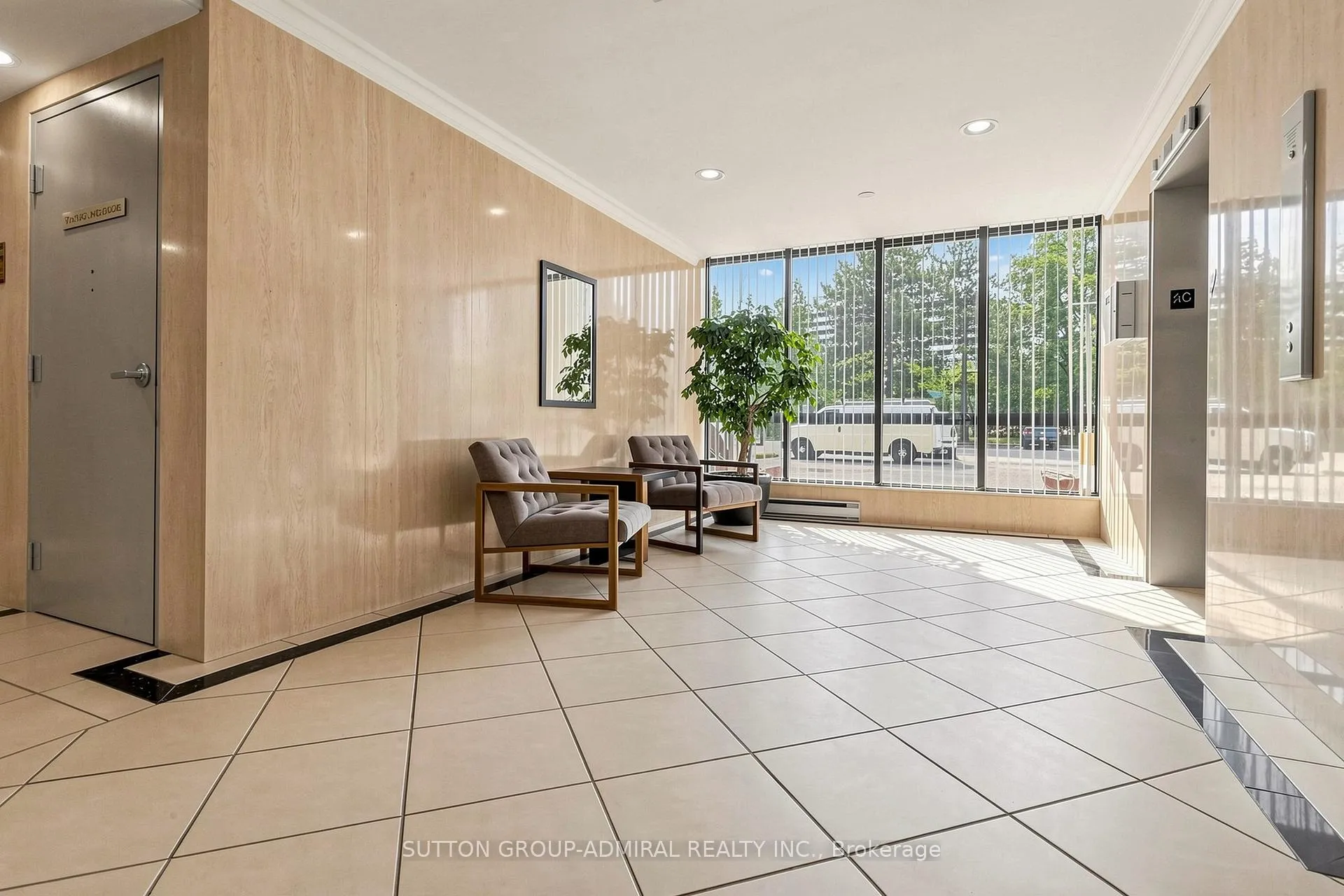 Photo 5 of Unit 1809, 8111 Yonge Street, Markham, Royal Orchard — HOMEH
